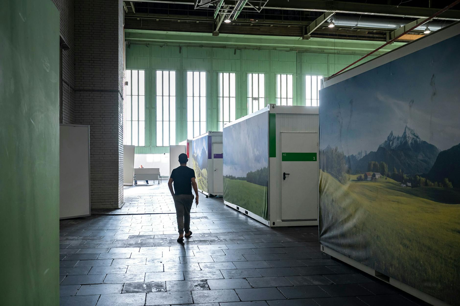 Flüchtlingsunterkunft im ehemaligen Flughafen Tempelhof in Berlin