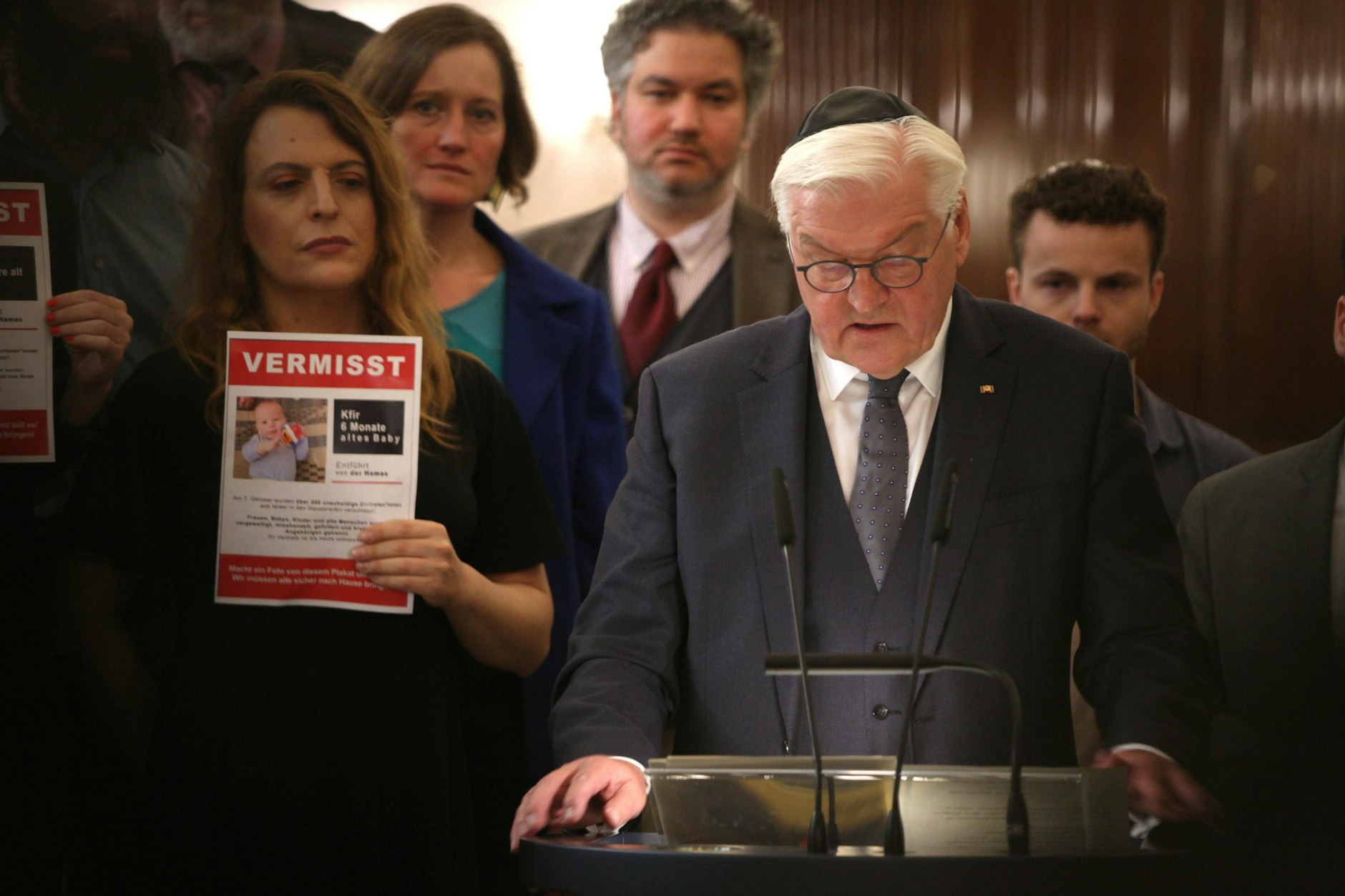 Bundespräsident Frank-Walter Steinmeier besucht die Synagoge am Fraenkelufer in Berlin-Kreuzberg.