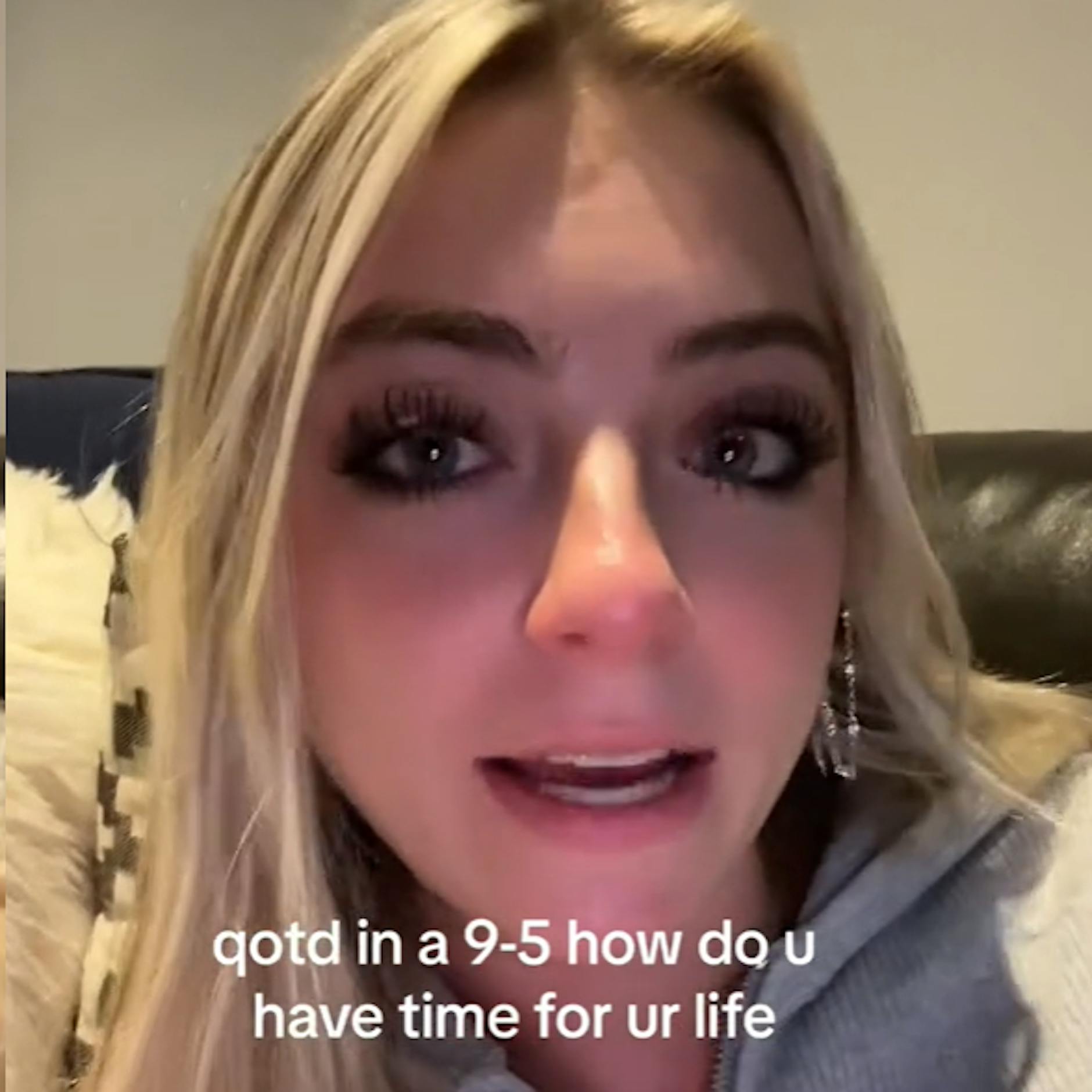 Junge Frau im Netz: Tränen-Ausbruch nach vollem 8-Stunden-Arbeitstag!