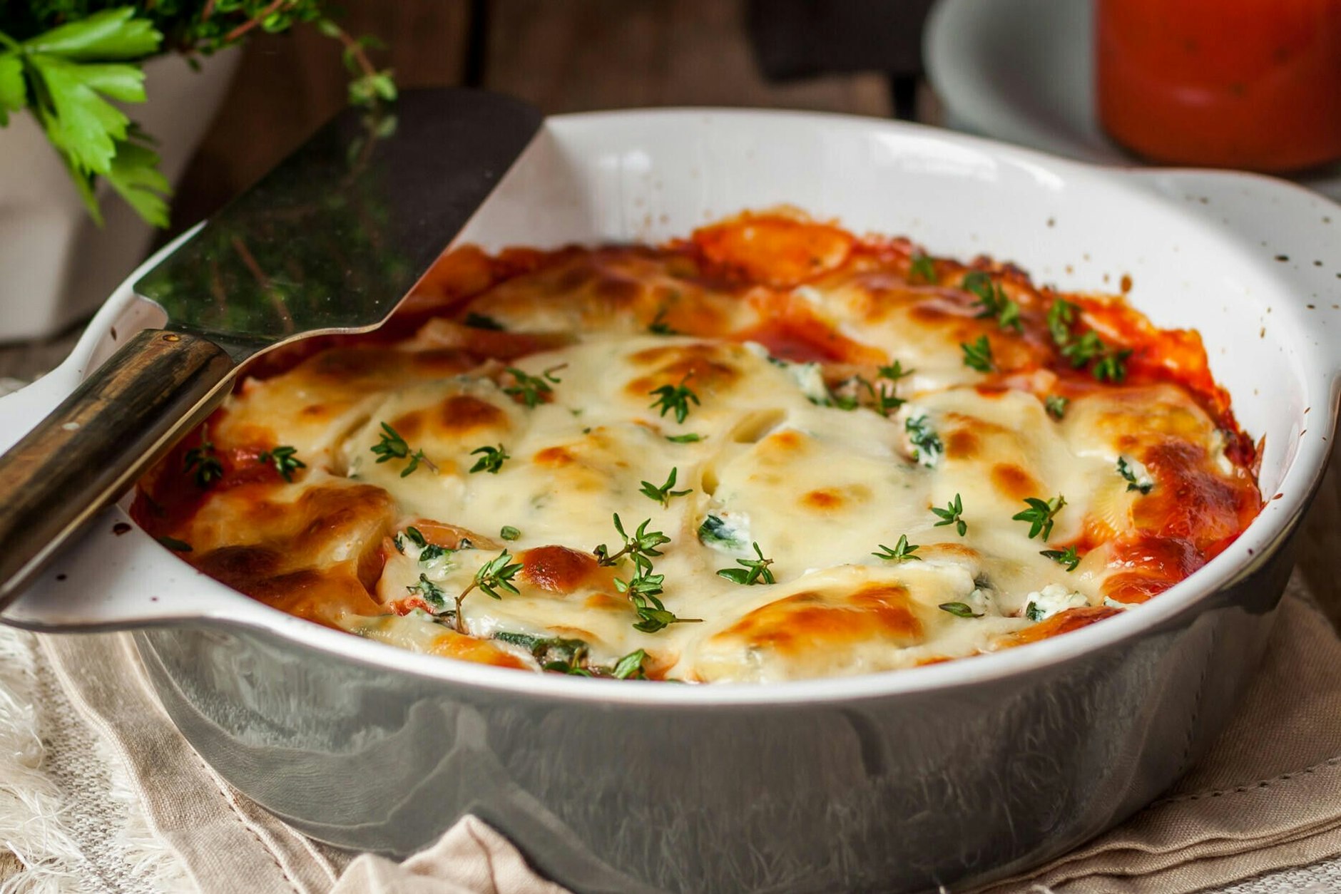 Dieses Rezept für Reis-Hackfleisch-Auflauf mit Käse ist echtes Seelenfutter - und noch dazu schnell gemacht!