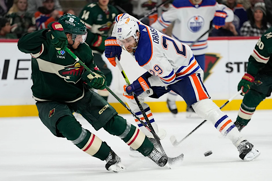 Oilers-Star Leon Draisaitl (r) konnte die Niederlage gegen die Minnesota Wild nicht verhindern.  