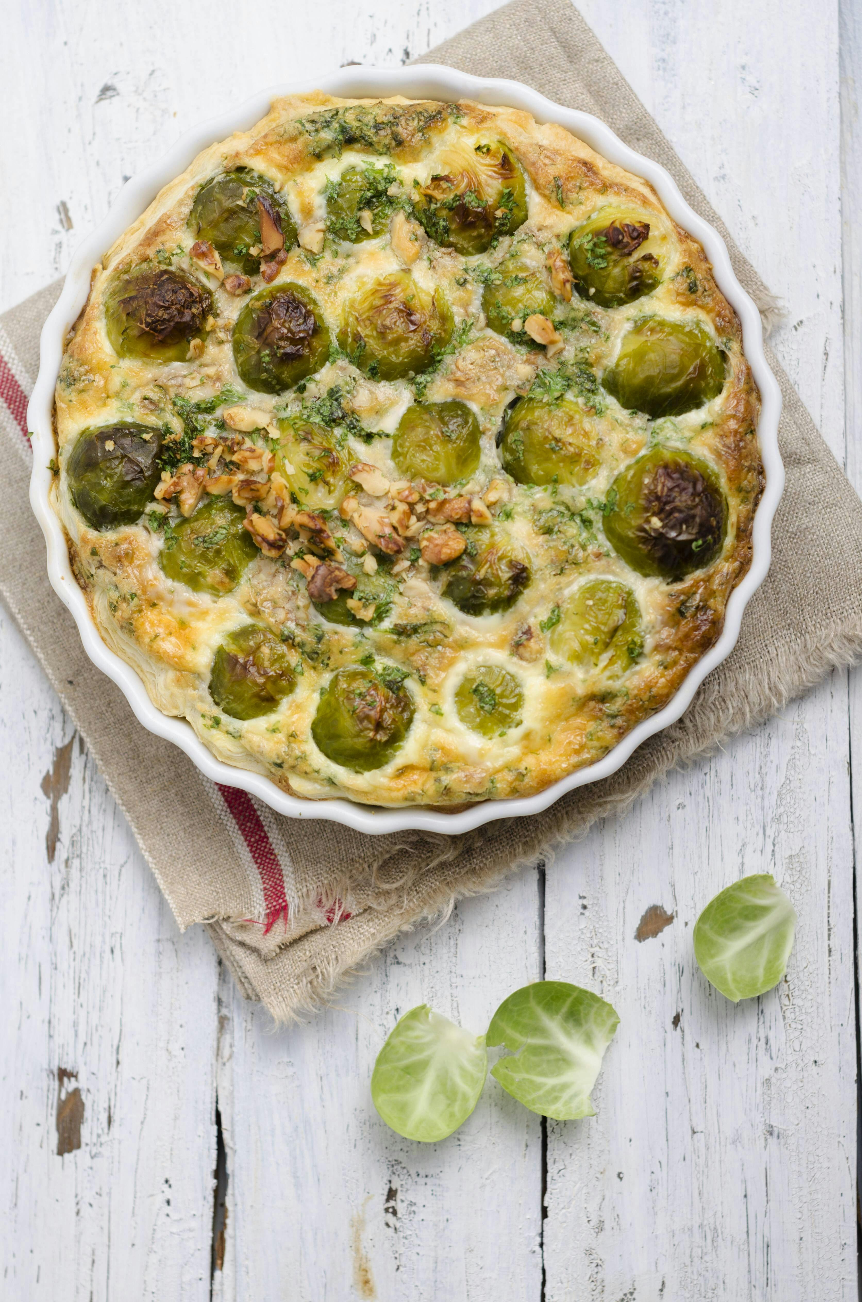 Herbst aus dem Ofen: Rezept für Quiche mit Rosenkohl und Walnüssen