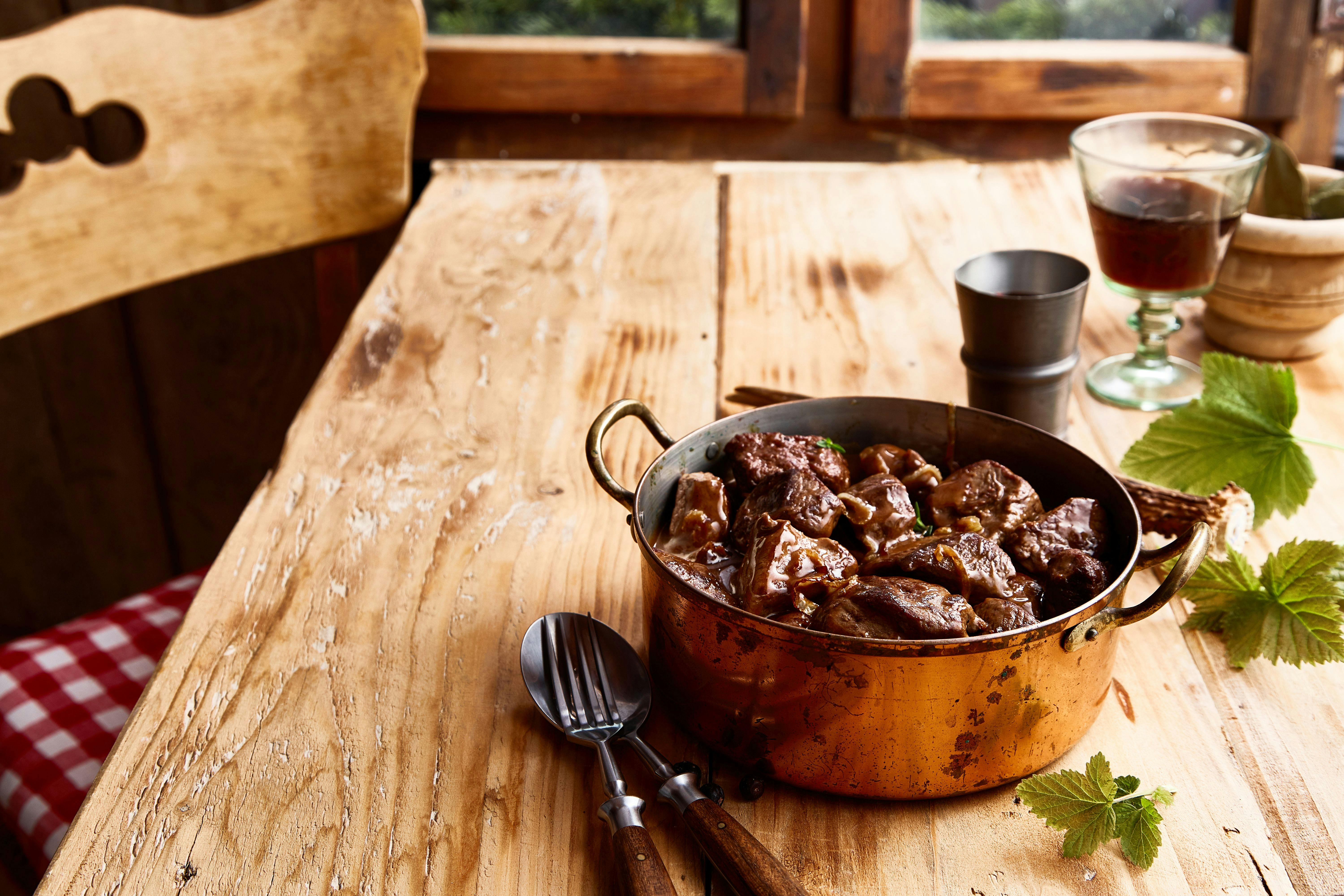 Rezept für saftiges Wildgulasch: So schmeckt der Herbst im Schwarzwald