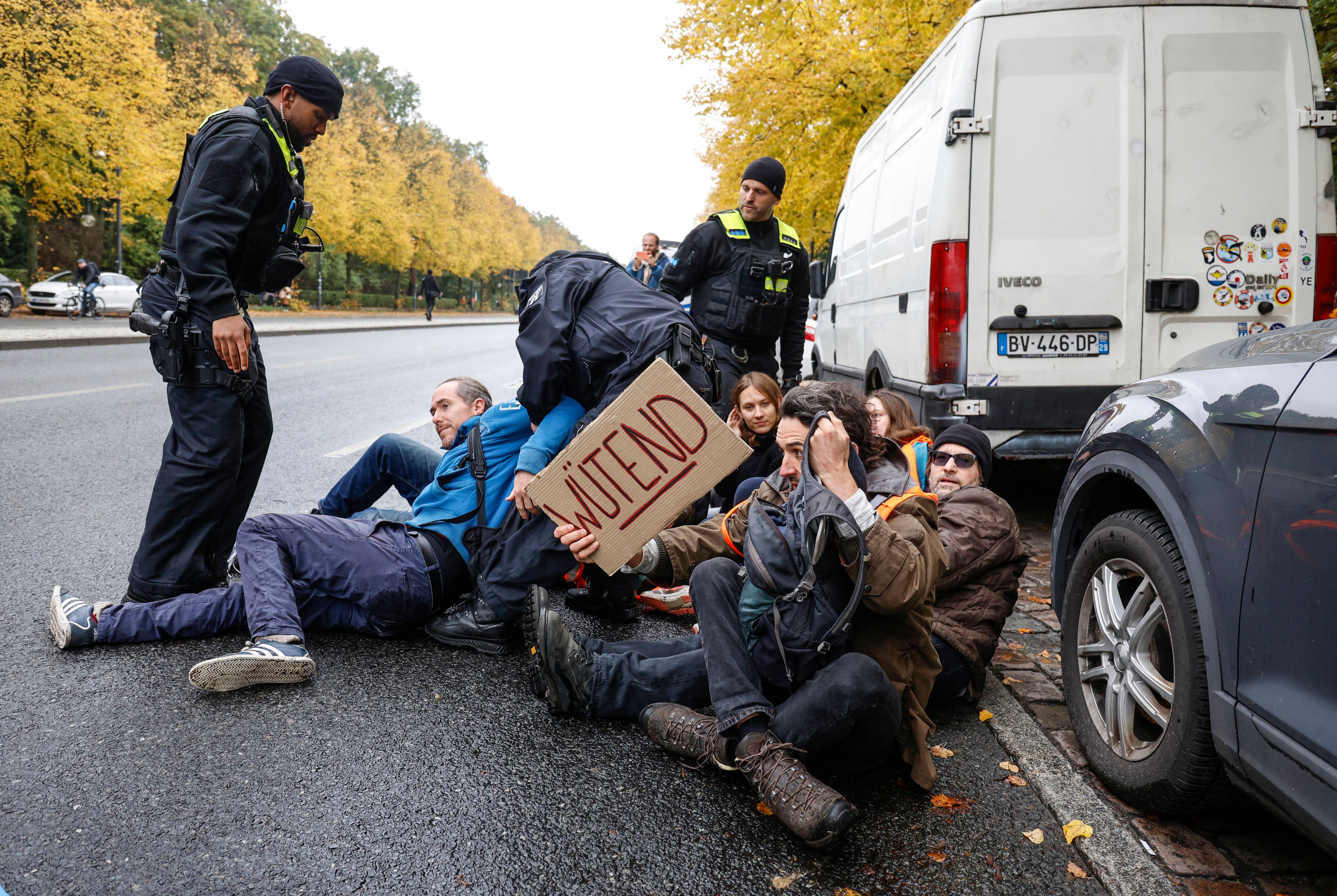 Live-Ticker: HIER Blockieren Die Klimakleber Gerade Berlins Straßen!