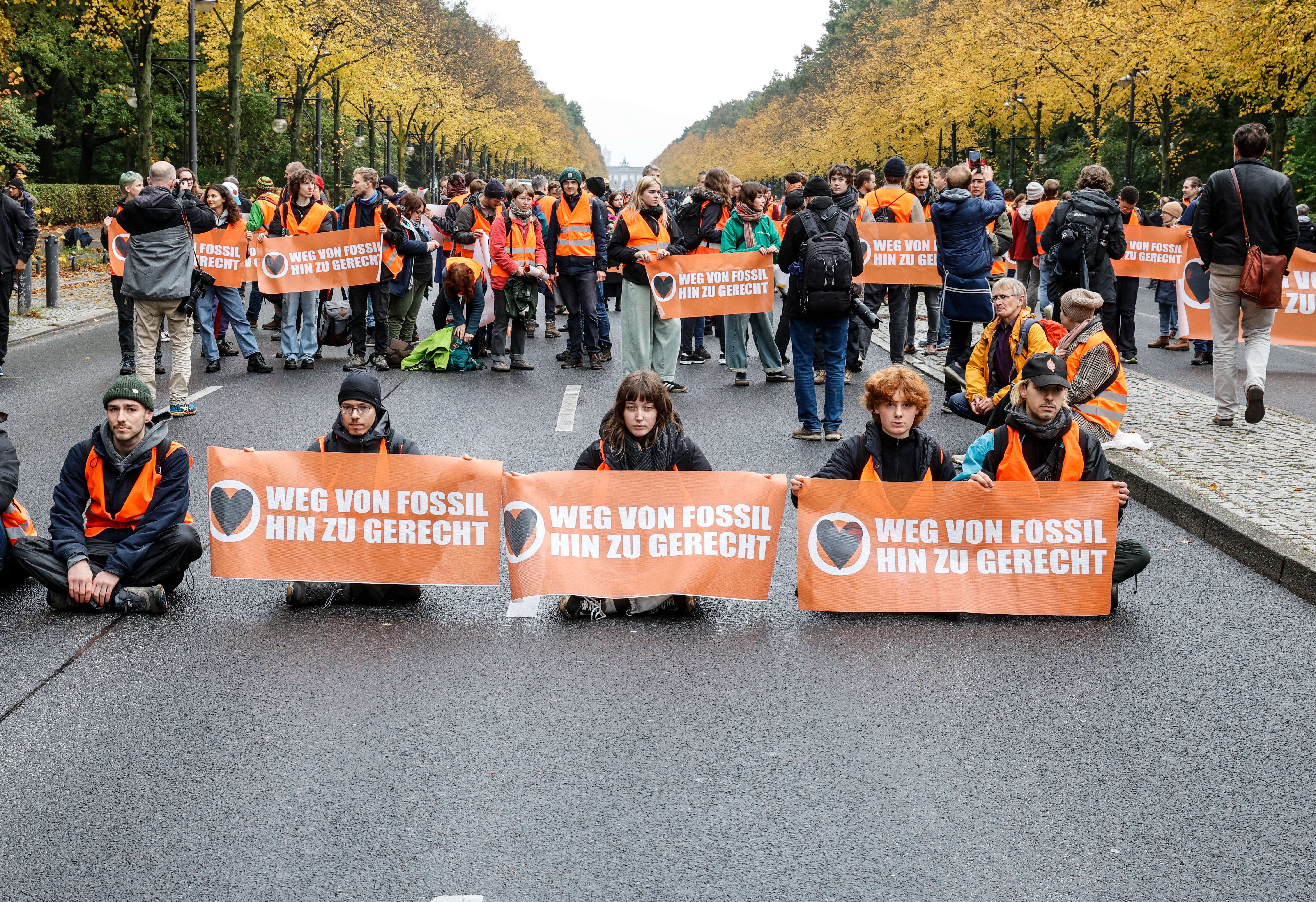 Live-Ticker: HIER Blockieren Die Klimakleber Gerade Berlins Straßen!