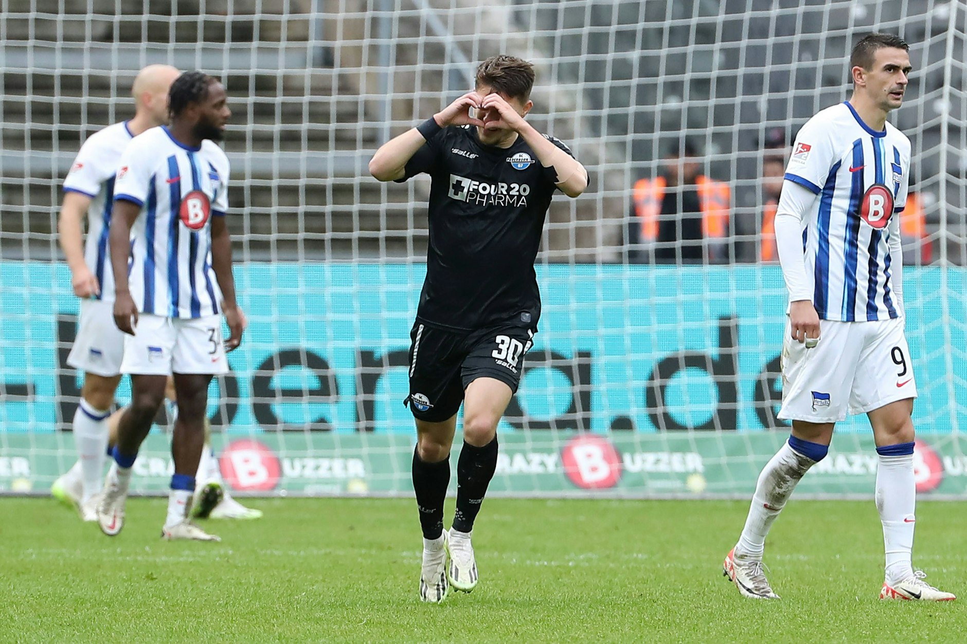 Paderborns Stürmer Florent Muslija traf gegen Hertha n der 47. Minute zum Anschlusstreffer, weil die blau-weißen Profis mal wieder unkonzentriert waren. 