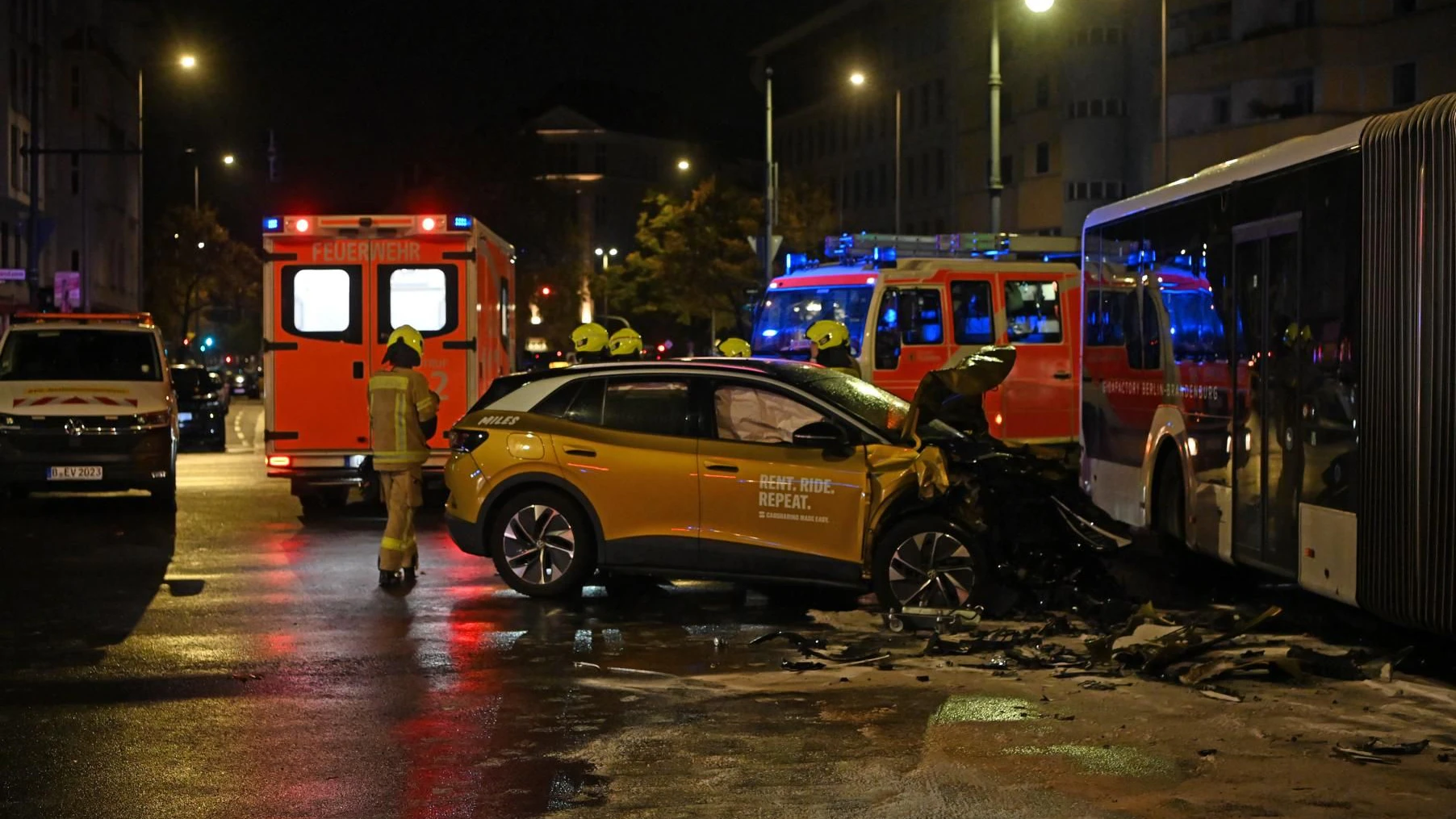 Heftiger Unfall am Kurfürstendamm.