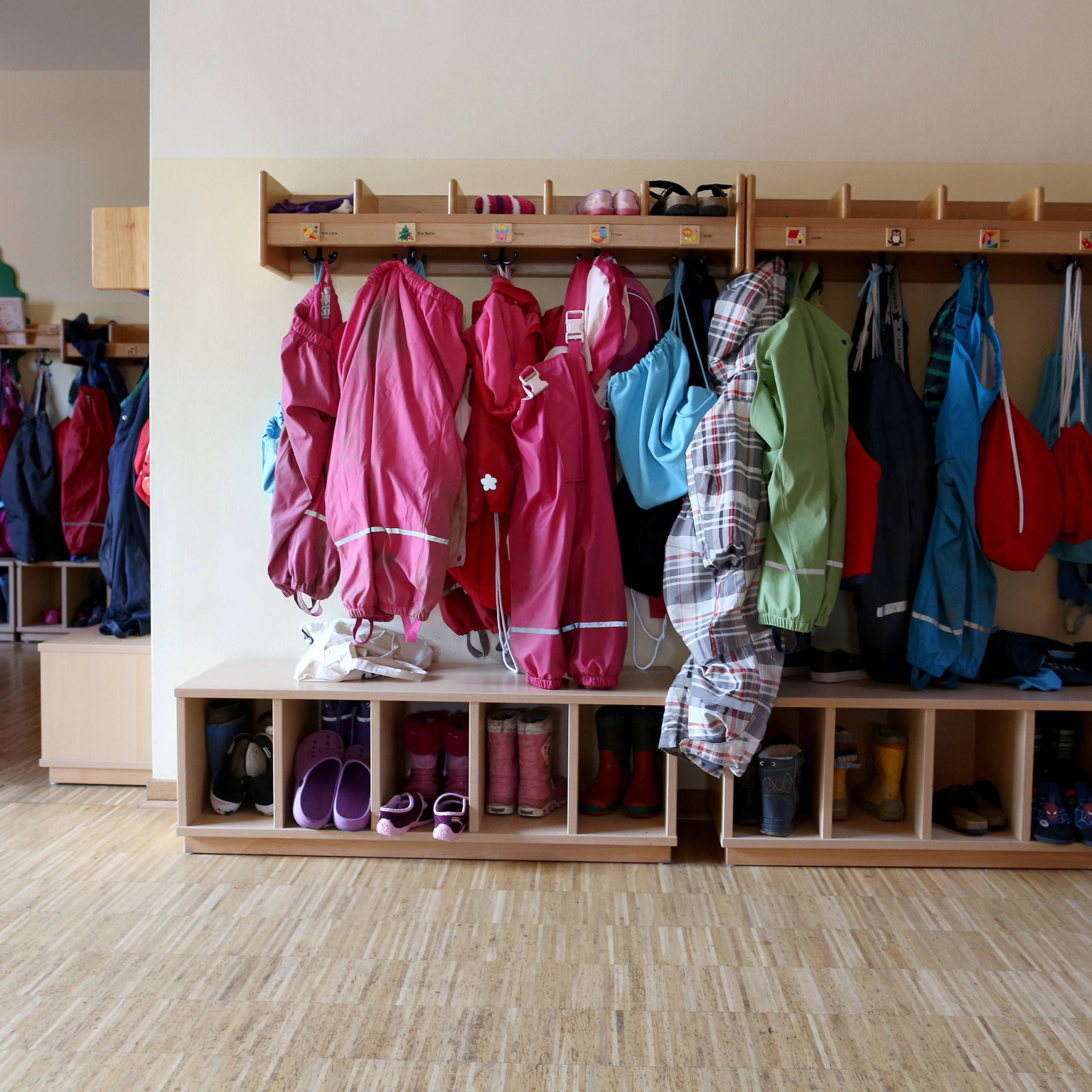 Wiederholt unpünktliche Eltern müssen für jede angefangene halbe Stunde 25 Euro blechen.