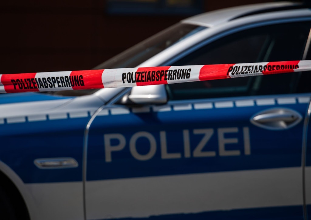 Fußgänger von Auto erfasst und schwer verletzt