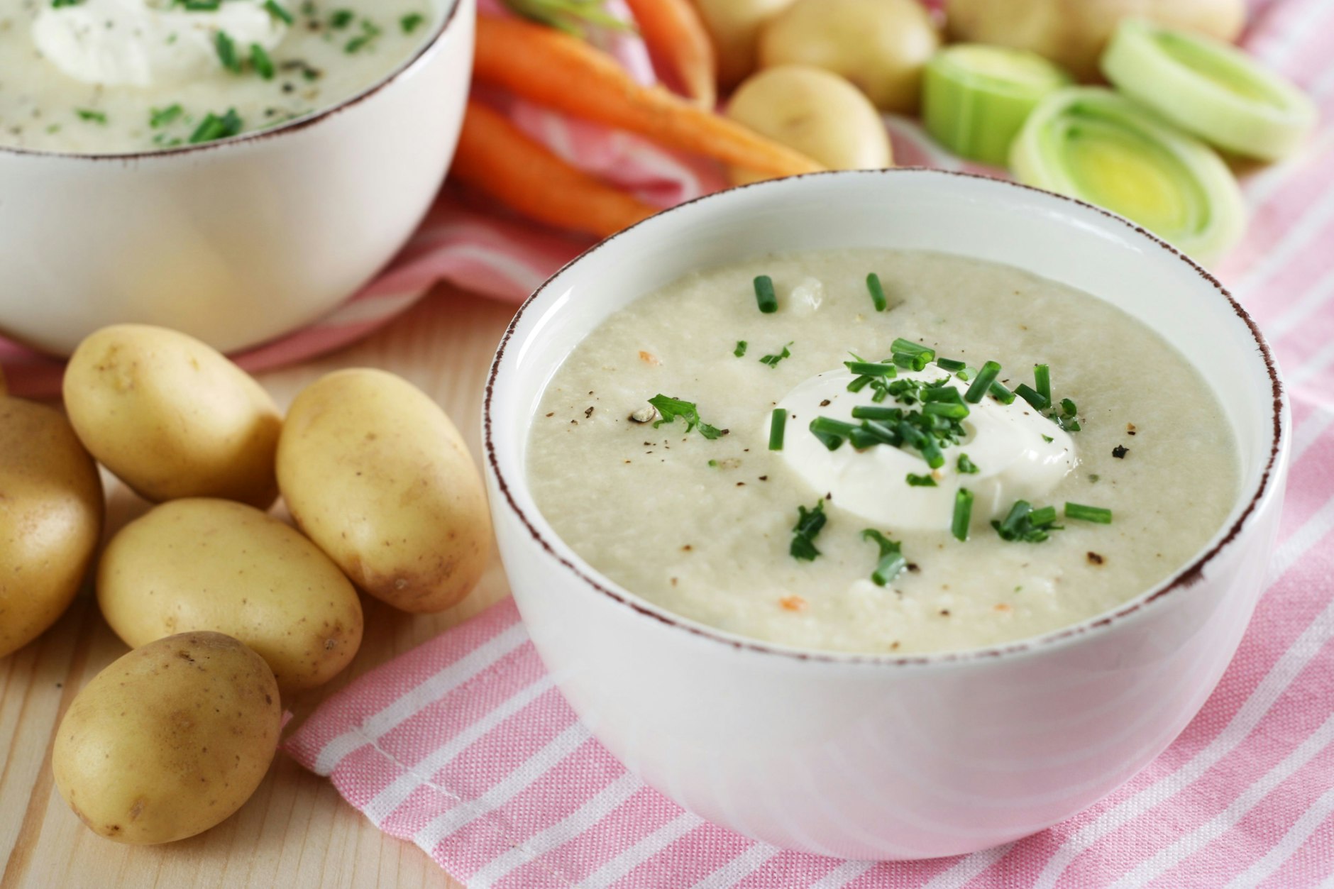 Eine leckere Kartoffelsuppe wärmt das Herz und füllt den Magen