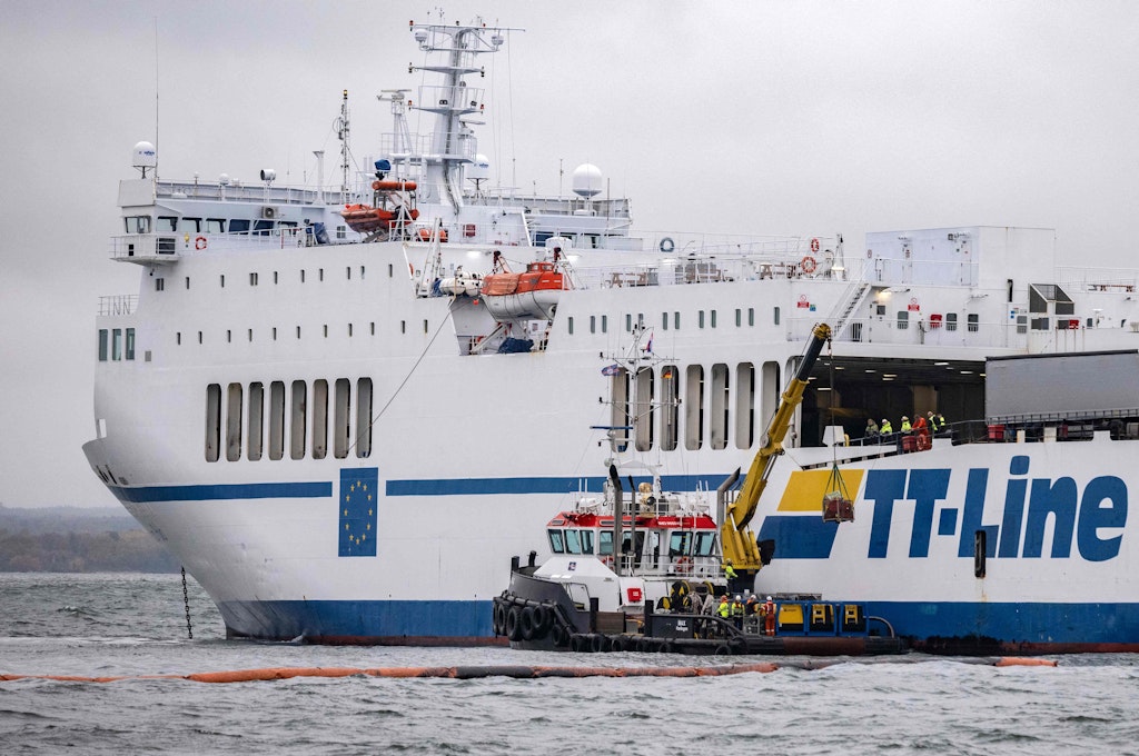 Schweden: Ostsee-Fähre „Marco Polo“ erneut auf Grund gelaufen – neuer Öl-Austritt