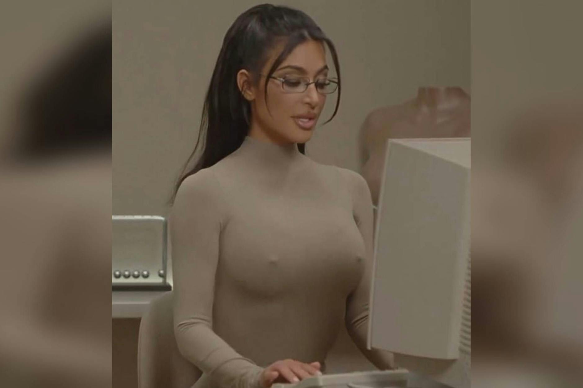 Kim Kardashian bringt einen BH mit künstlichen Nippeln heraus.