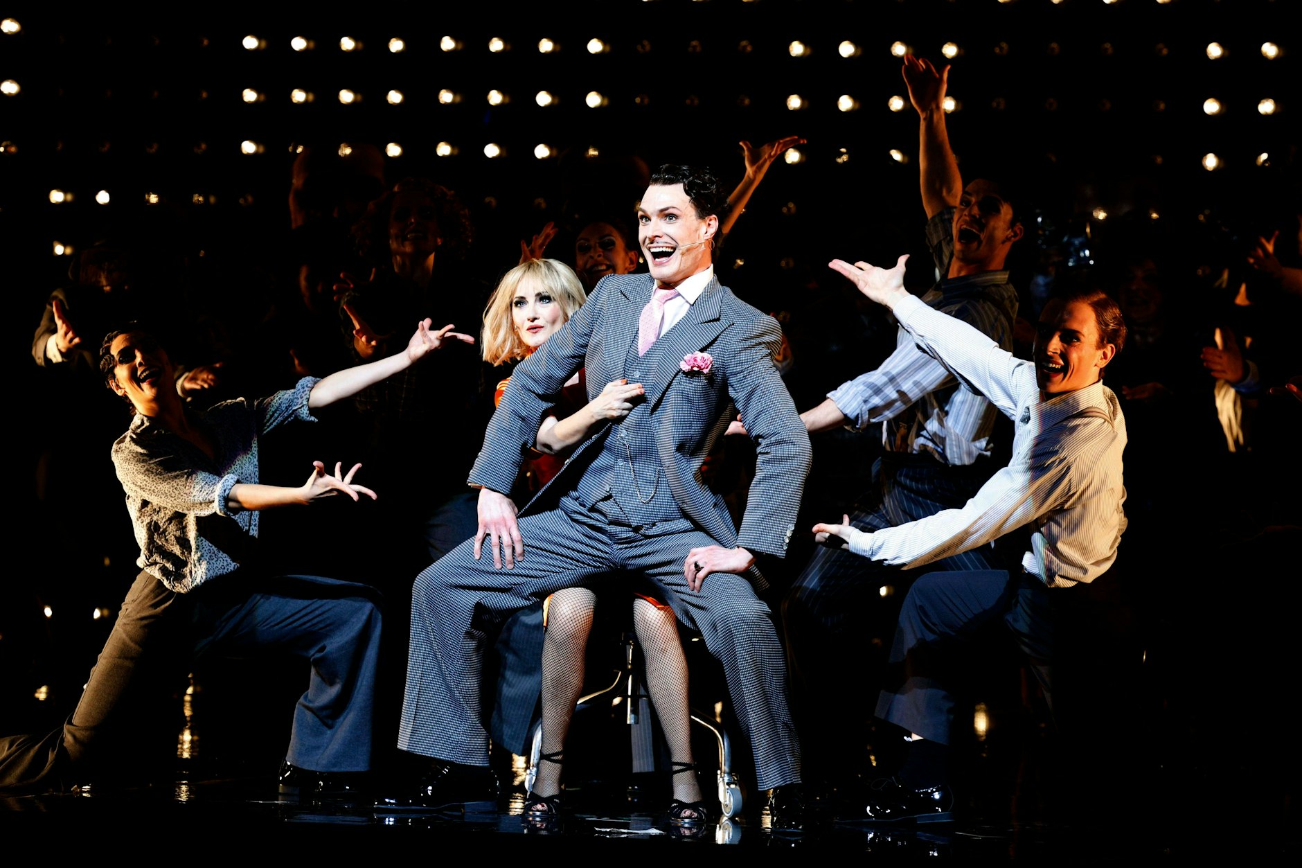 Katharine Mehrling und Jörn-Felix Alt im Musical „Chicago“ in der Komischen Oper im Schiller-Theater.