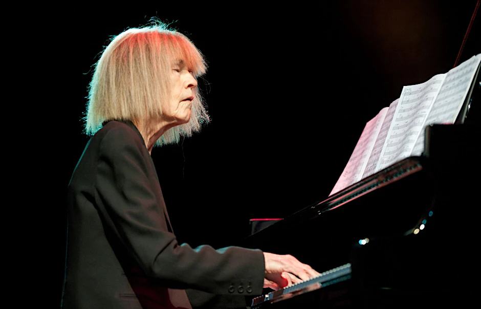 ARCHIV - Carla Bley auf dem Moers Festival 2012. Jetzt ist die Pianistin im Alter von 87 Jahren gestorben.  