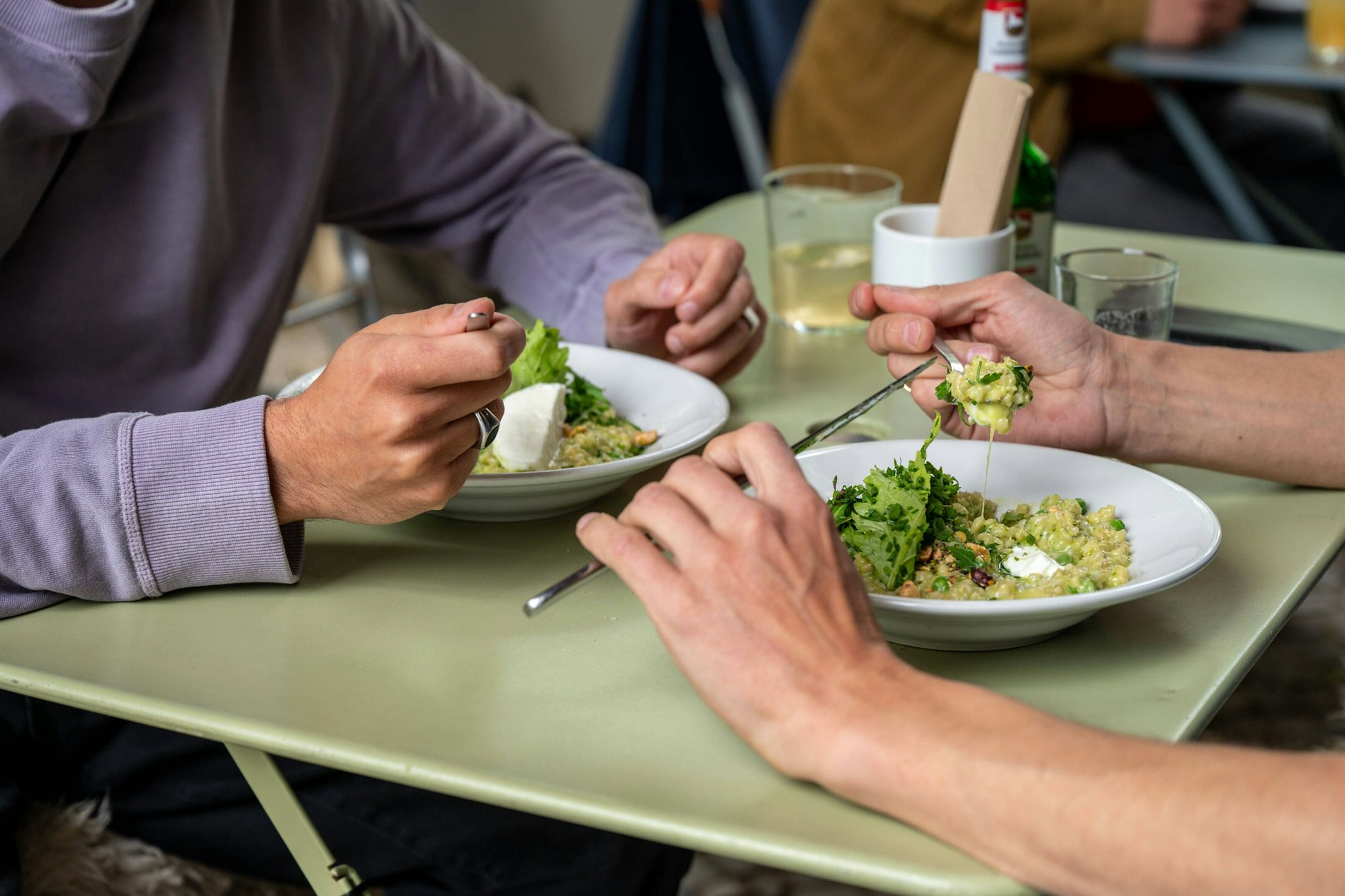 Schon jetzt sind die Restaurant-Preise hoch. Doch mit dem Zurück zur alten Mehrwertsteuer werden Speisen und Getränke ab 2024 noch teurer.