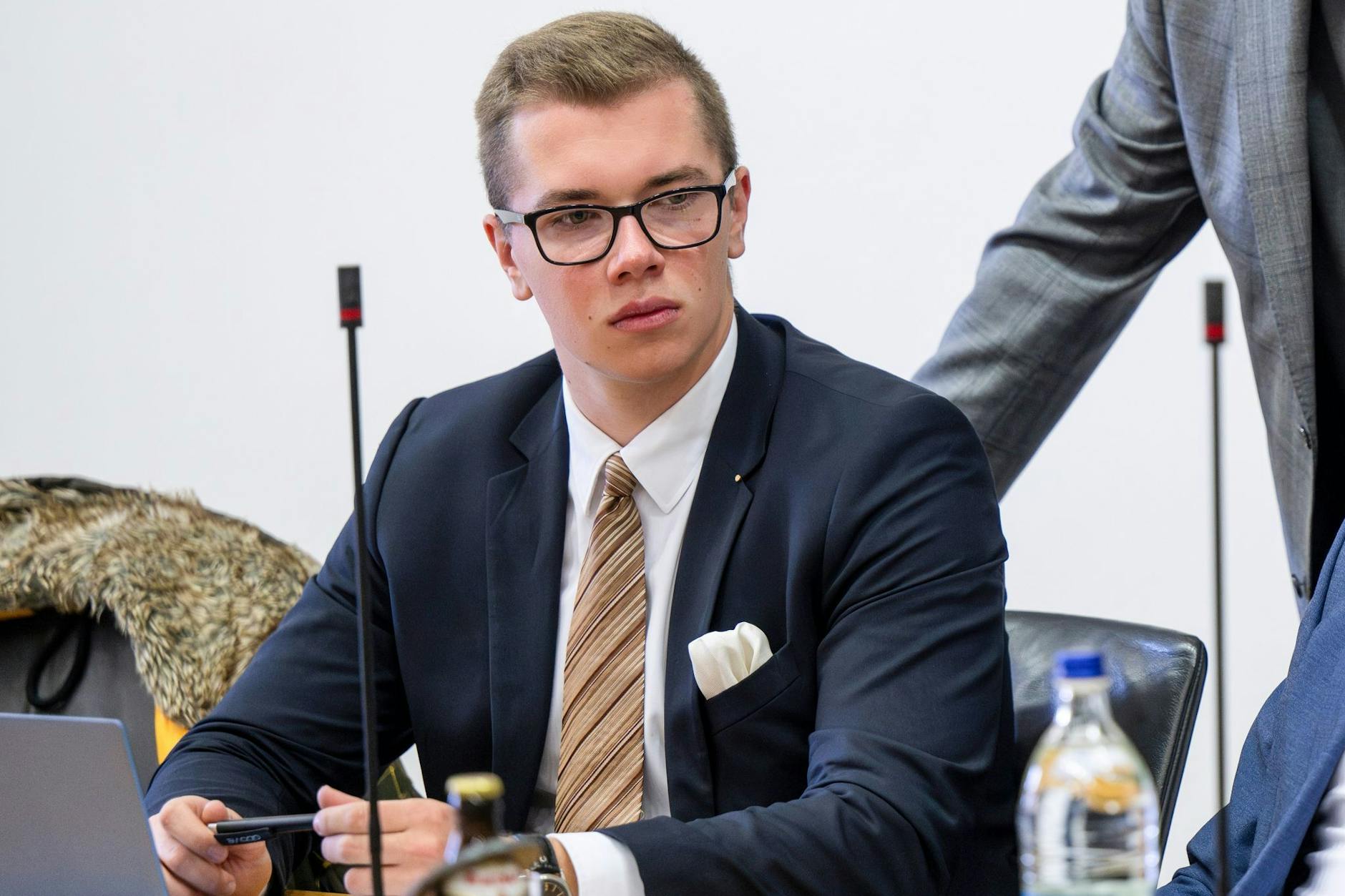 Der frisch in den bayerischen Landtag gewählte AfD-Politiker Daniel Halemba ist festgenommen worden.