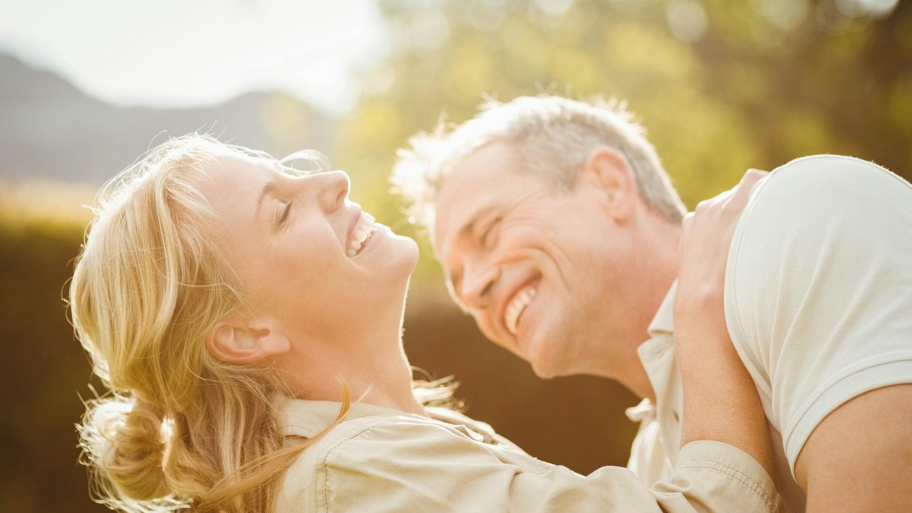 Wer auf Nummer sicher gehen will, kann beim Küssen sensible Stellen wie den Hals vermeiden. Aber wo ist da der Spaß?