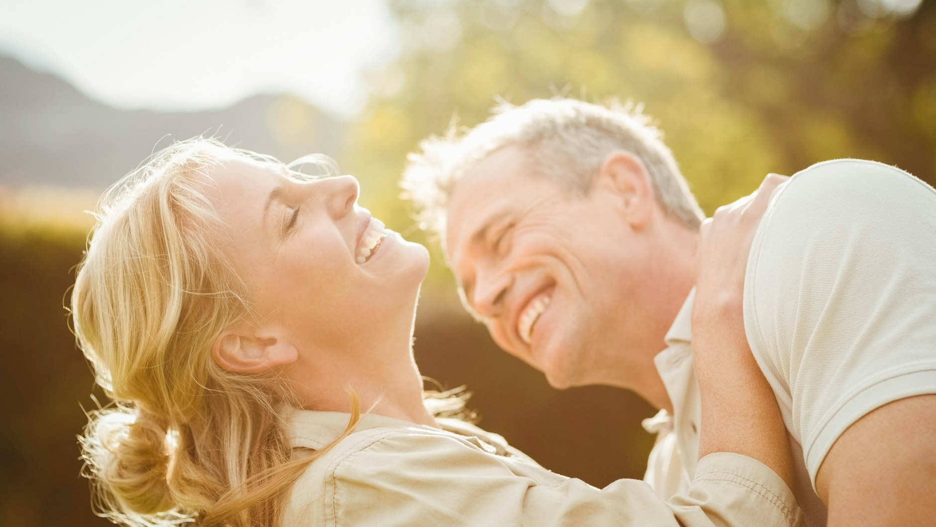 Wer auf Nummer sicher gehen will, kann beim Küssen sensible Stellen wie den Hals vermeiden. Aber wo ist da der Spaß?