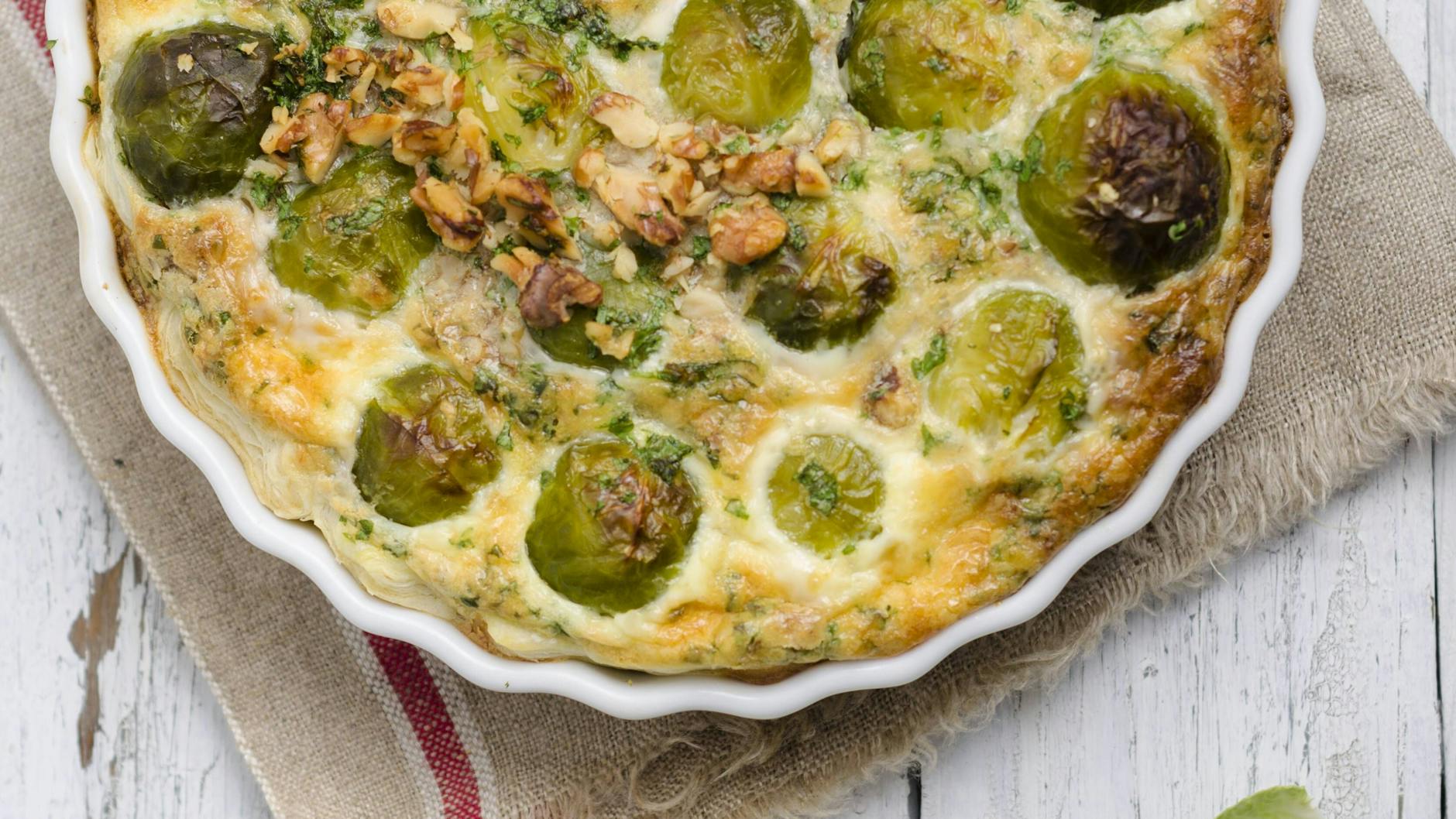 Aus Rosenkohl lassen sich viele leckere Gerichte herstellen - heute haben wir ein köstliches Rezept für Rosenkohl-Auflauf mit Kartoffeln für Sie.