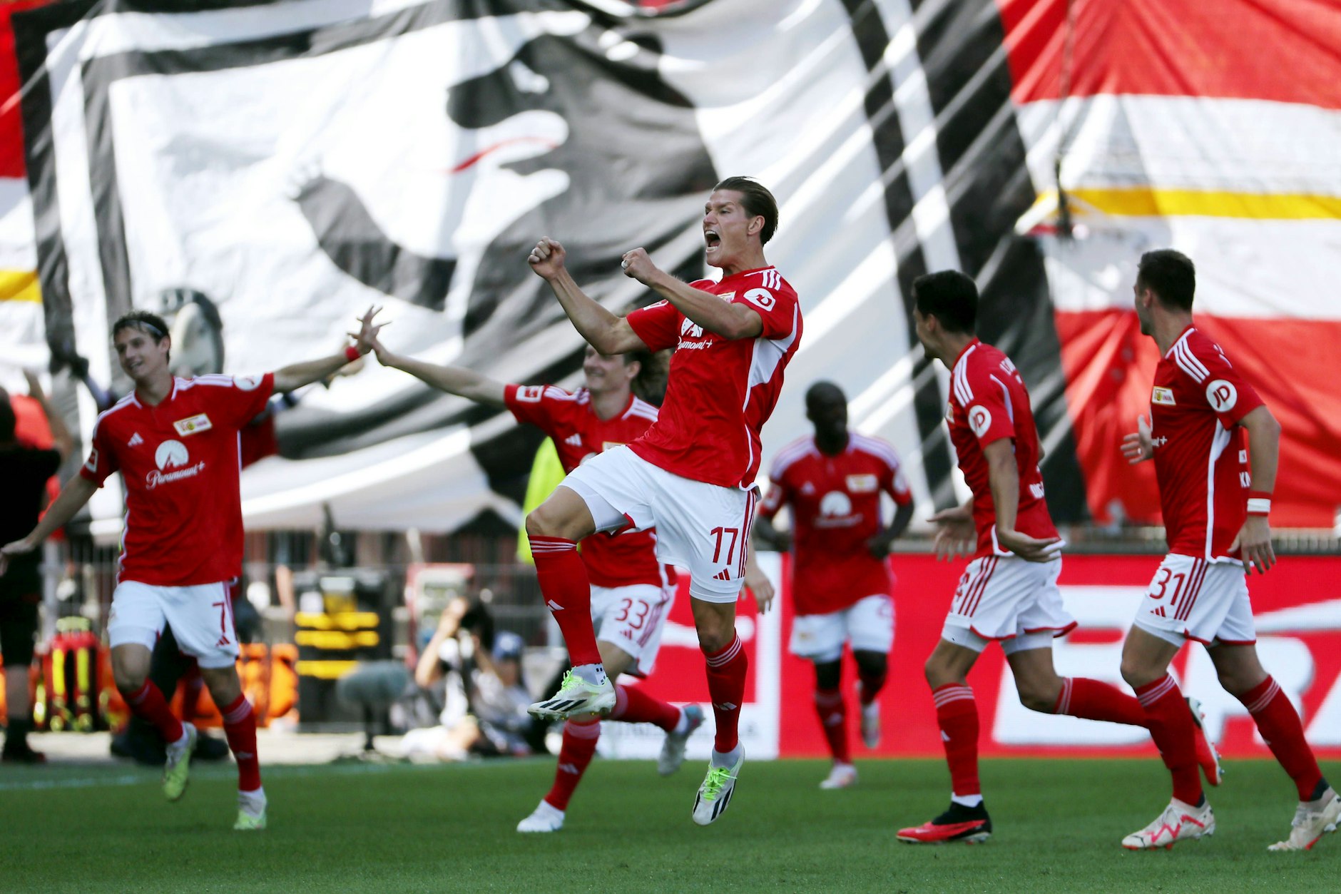 Endlich wieder Jubeln: Die Spieler des 1. FC Union wollen in Stuttgart im Pokal die Negativserie beenden.