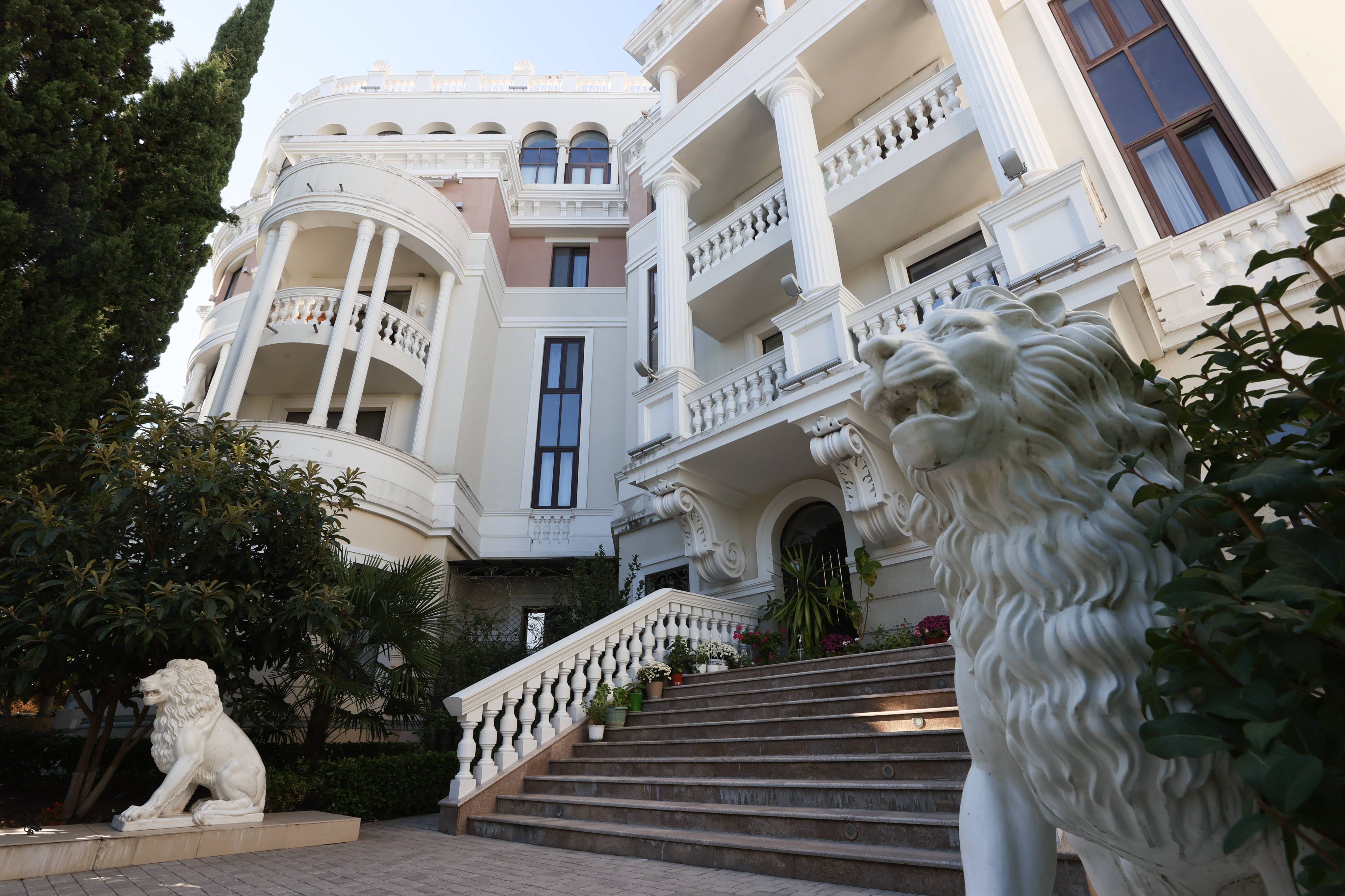 Selenskyj-Wohnung auf der Krim versteigert: Was passiert mit dem Erlös?