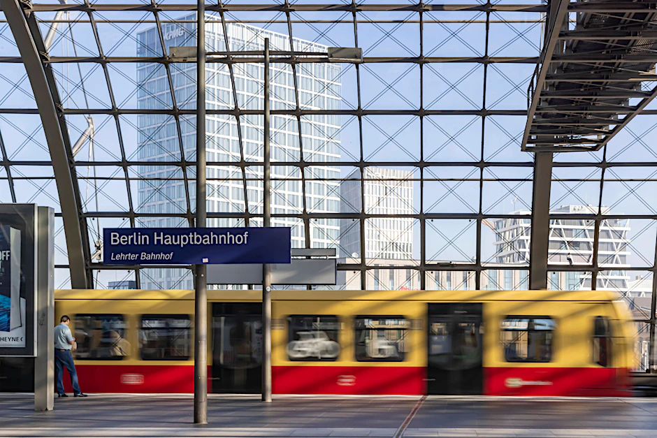 Am Dienstag gelten im Nahverkehr in Berlin und Brandenburg unterschiedliche Fahrpläne.