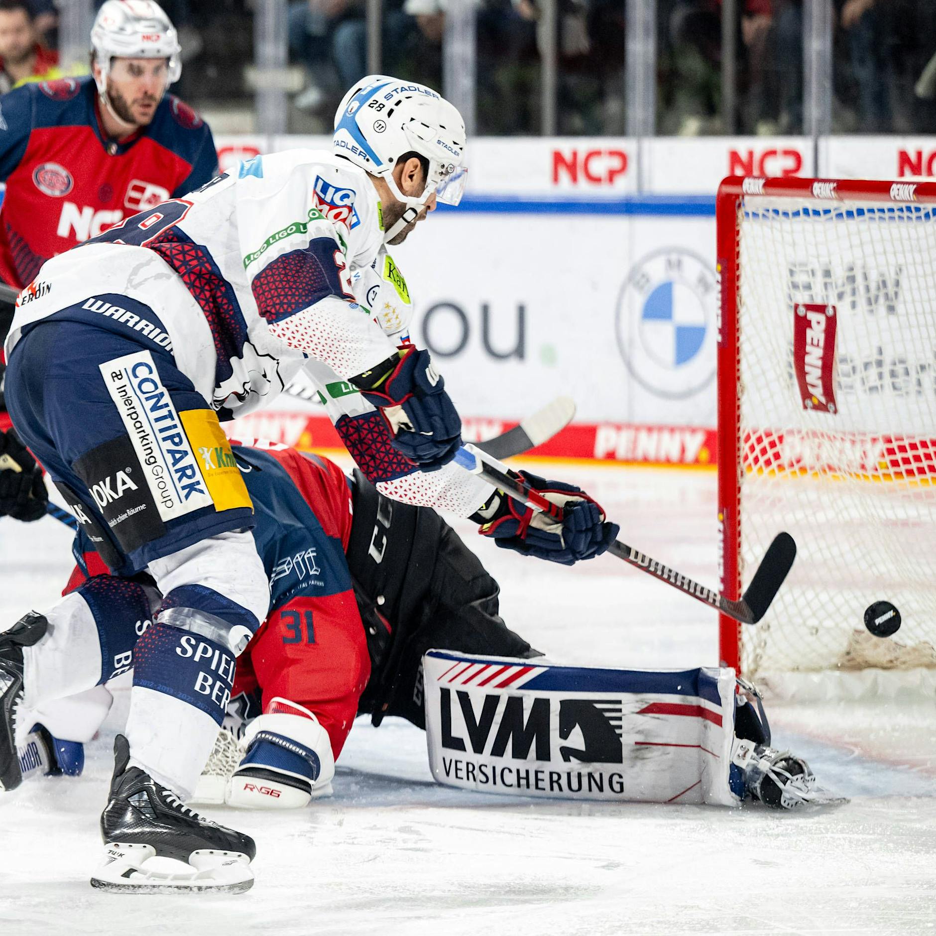 Halloween-Spektakel! Gnadenlose Eisbären zerlegten Ice Tigers