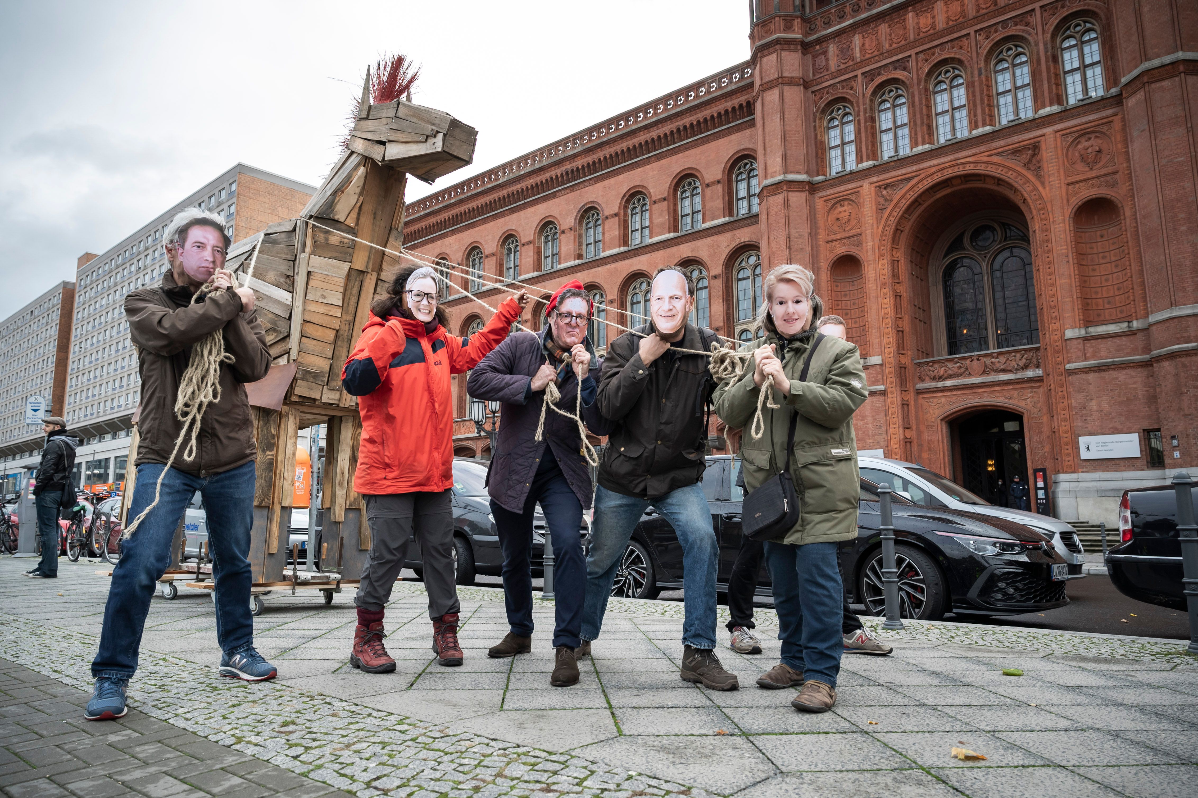 Tempelhof-Initiative: Flüchtlingsunterkunft ist ein trojanisches Pferd