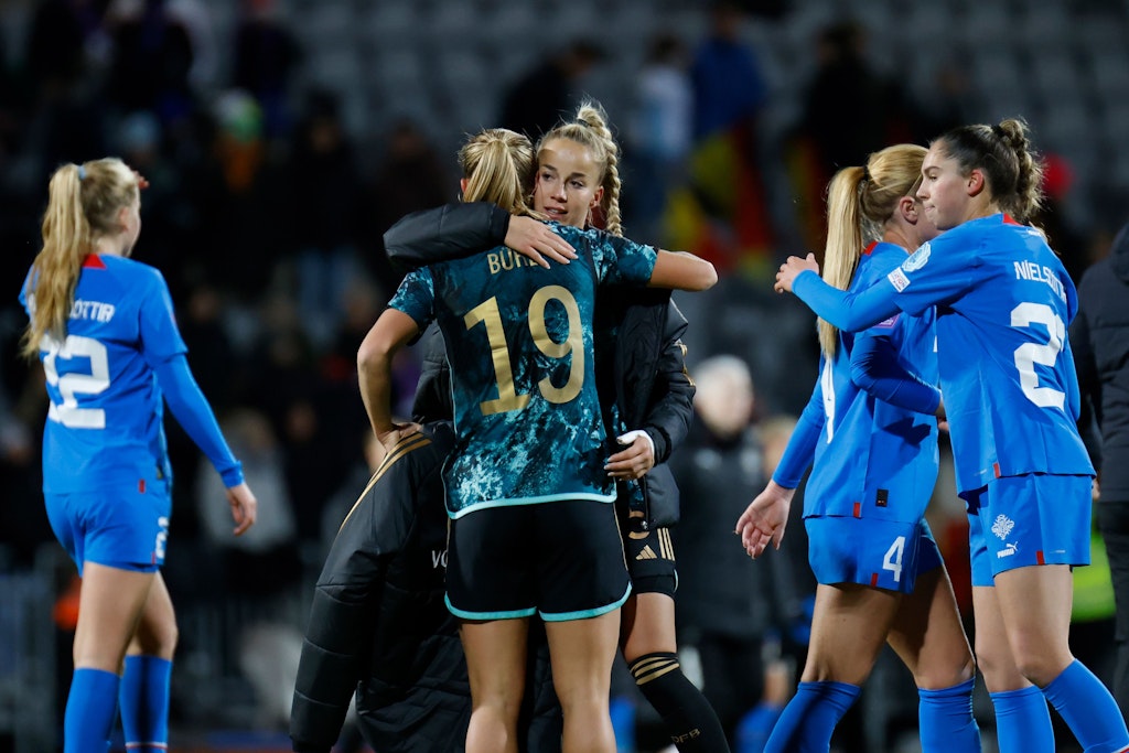 Zittersieg: Elfmetertor erlöst deutsche Fußballerinnen auf Island
