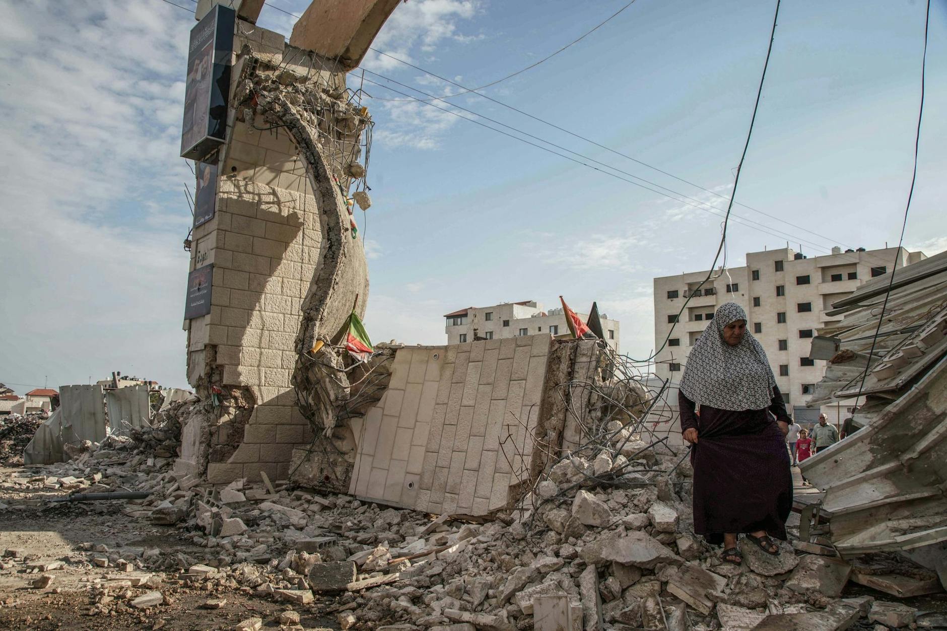 Bei Gefechten mit dem israelischen Militär in der Stadt Dschenin im Westjordanland sind in der Nacht nach palästinensischen Angaben vier Menschen getötet worden.