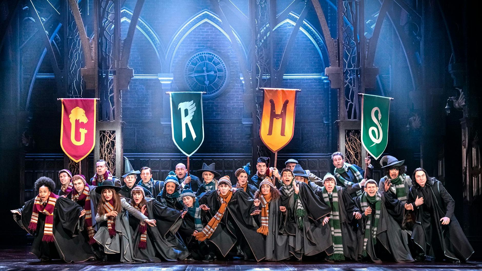 Szene aus „Harry Potter und das verwunschene Kind“ im Mehr!-Theater am Hamburger Großmarkt. Das einst zweiteilige, ja mehrstündige Stück kommt als kompakte einteilige Version zurück.
