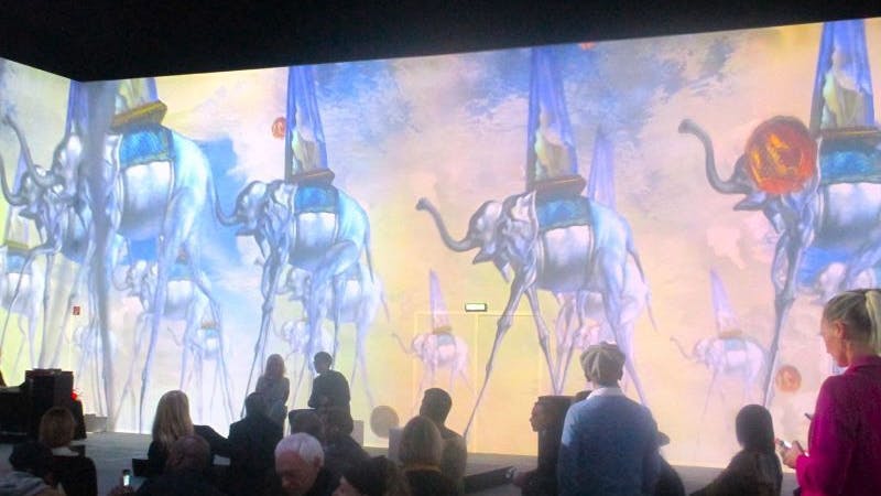 Die große Halle mit einer 45-minütigen Multimediashow