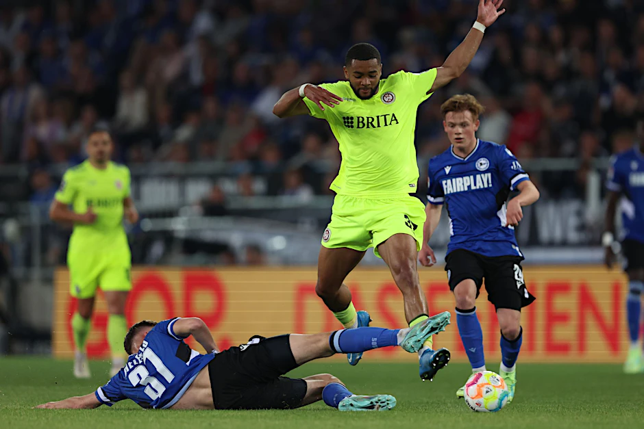 ARCHIV - Er sei beim DFB-Pokalspiel in Sandhausen nicht rassistisch beleidigt worden: Brooklyn Ezeh.  