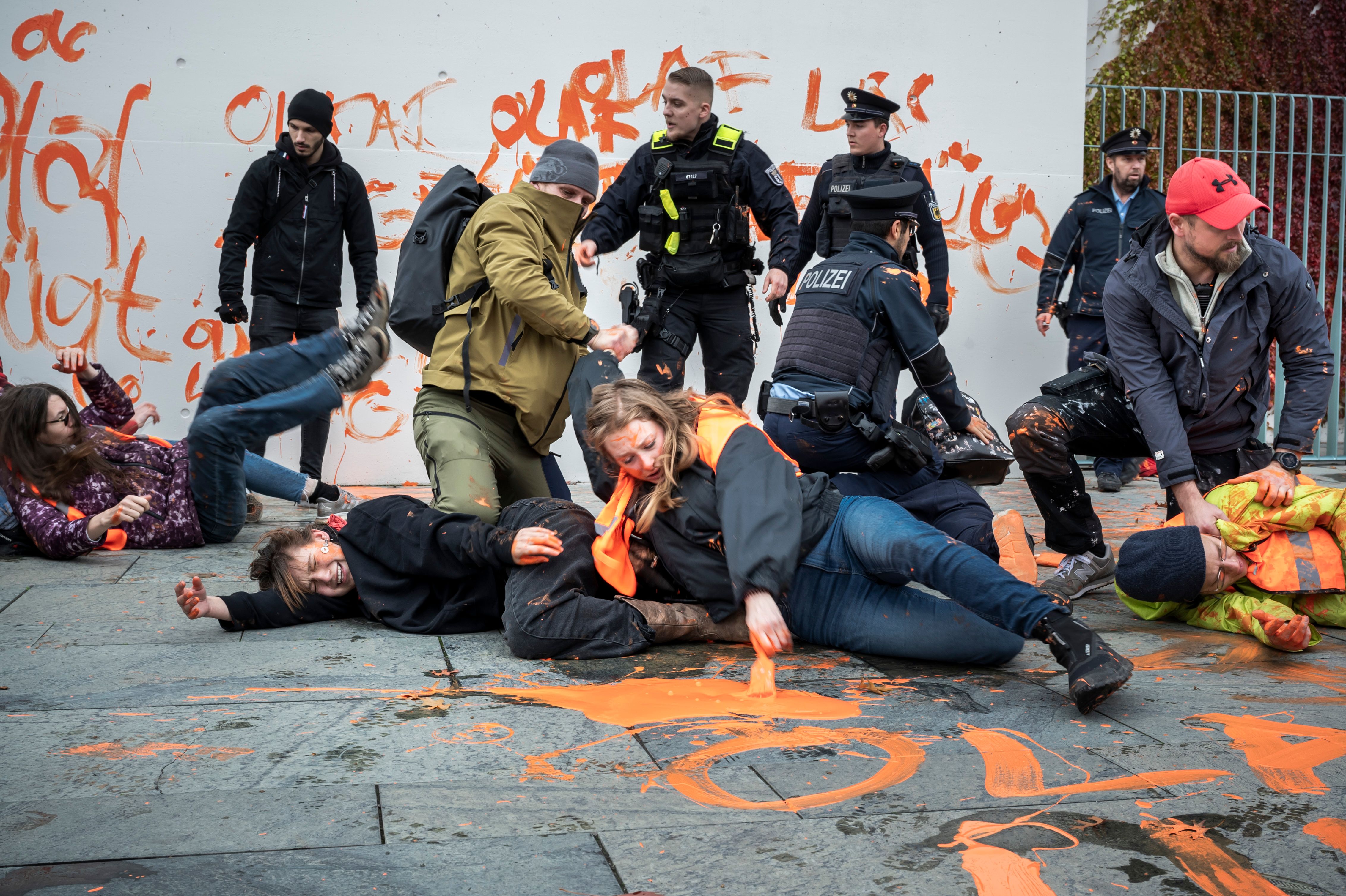 Update zur brutalen Klimakleber-Verhaftung: Es war ein Zivilpolizist!