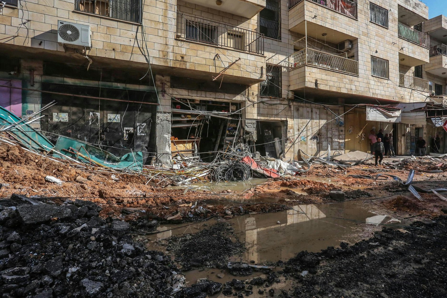 Der Gaza-Krieg hinterlässt Zerstörung - auch im Westjordanland. Israelische Streitkräfte haben bei einer Razzia vier Palästinenser getötet.