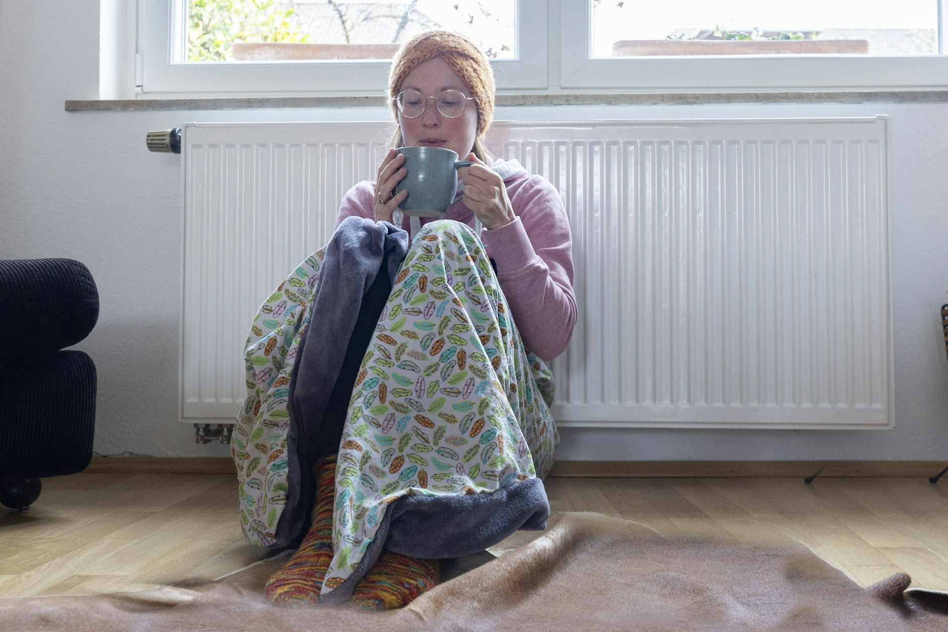 Bibbern oder Heizung andrehen? Wegen der gestiegenen Energiepreise überlegen viele derzeit zweimal, ob sie wirklich schon heizen sollen.