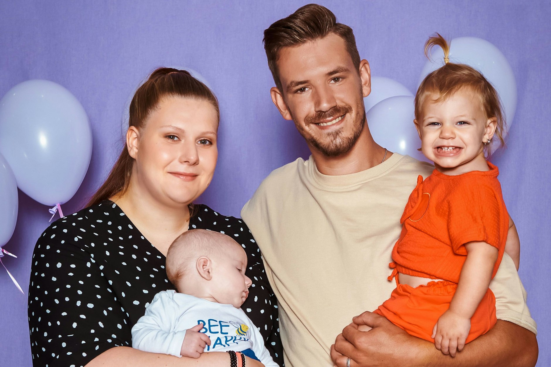 Lavinia Wollny und Tim Katzenbauer mit ihren Kindern Linus und Haylie.