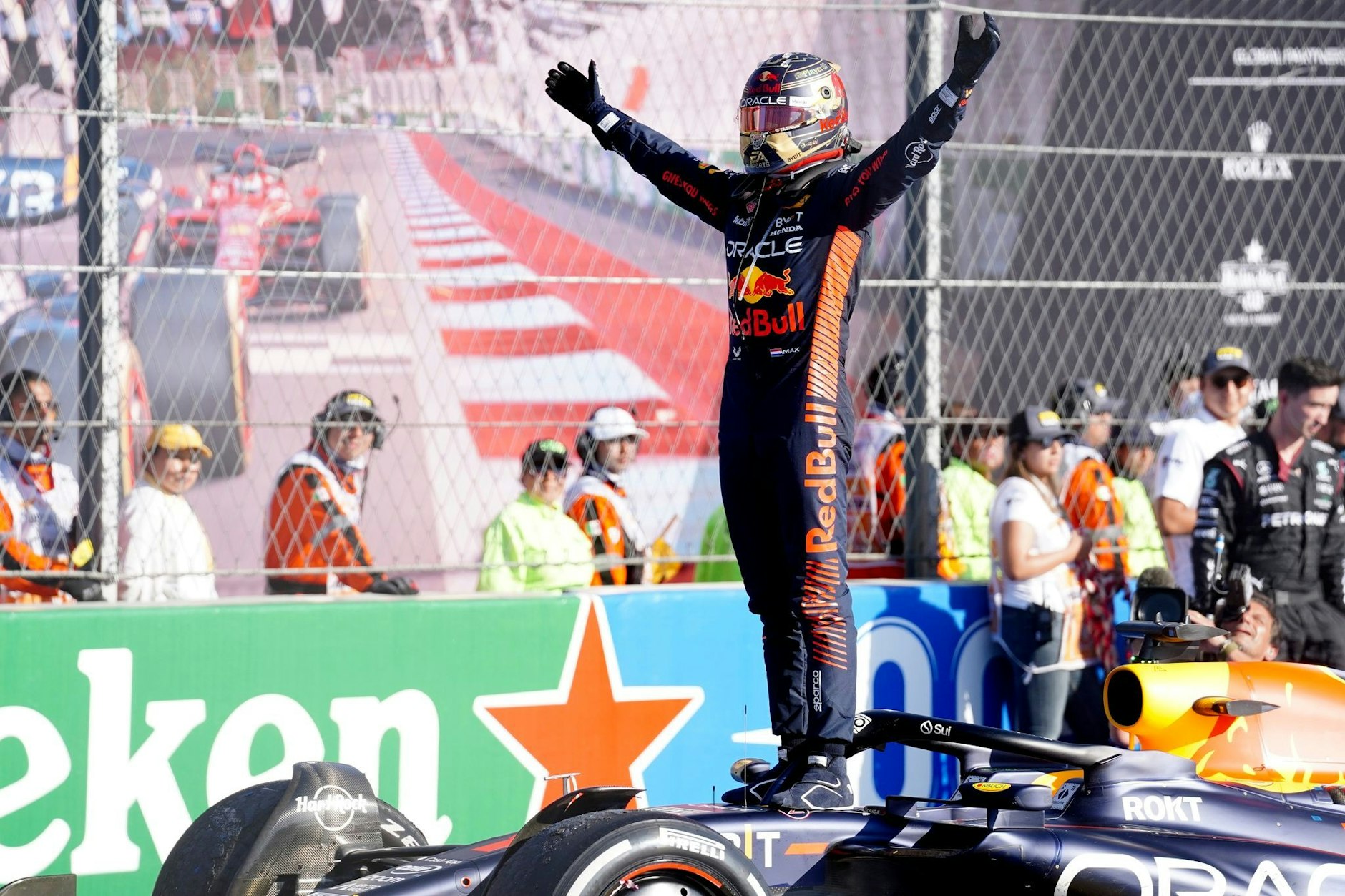 Red-Bull-Pilot Max Verstappen sammelt weiter Formel-1-Bestmarken: In Mexiko gelingt ihm der 16. Sieg im 19. Saisonlauf.