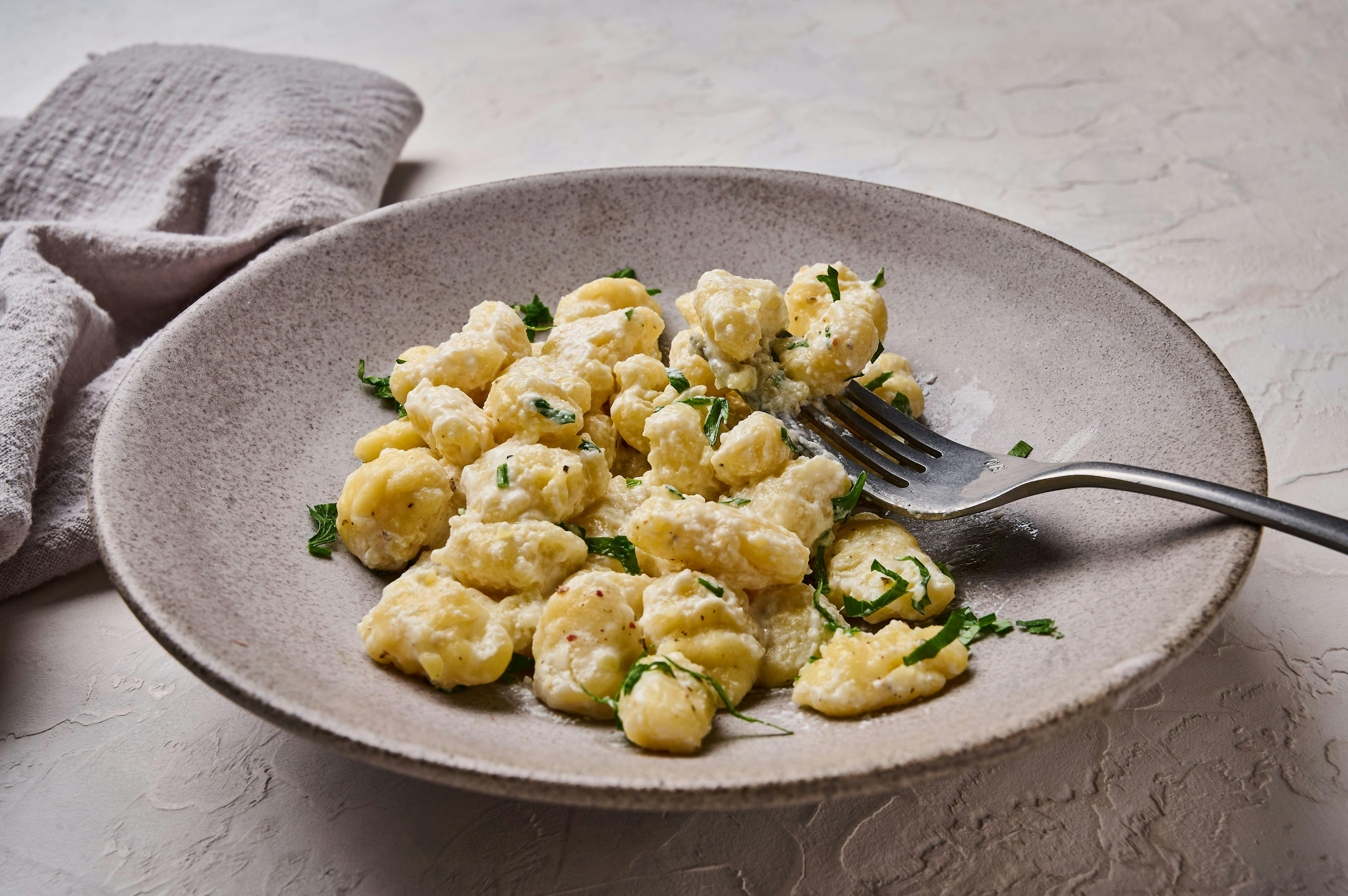 Rezept für Gnocchi mit dicker Käsesoße: Genuss mit nur drei Zutaten!