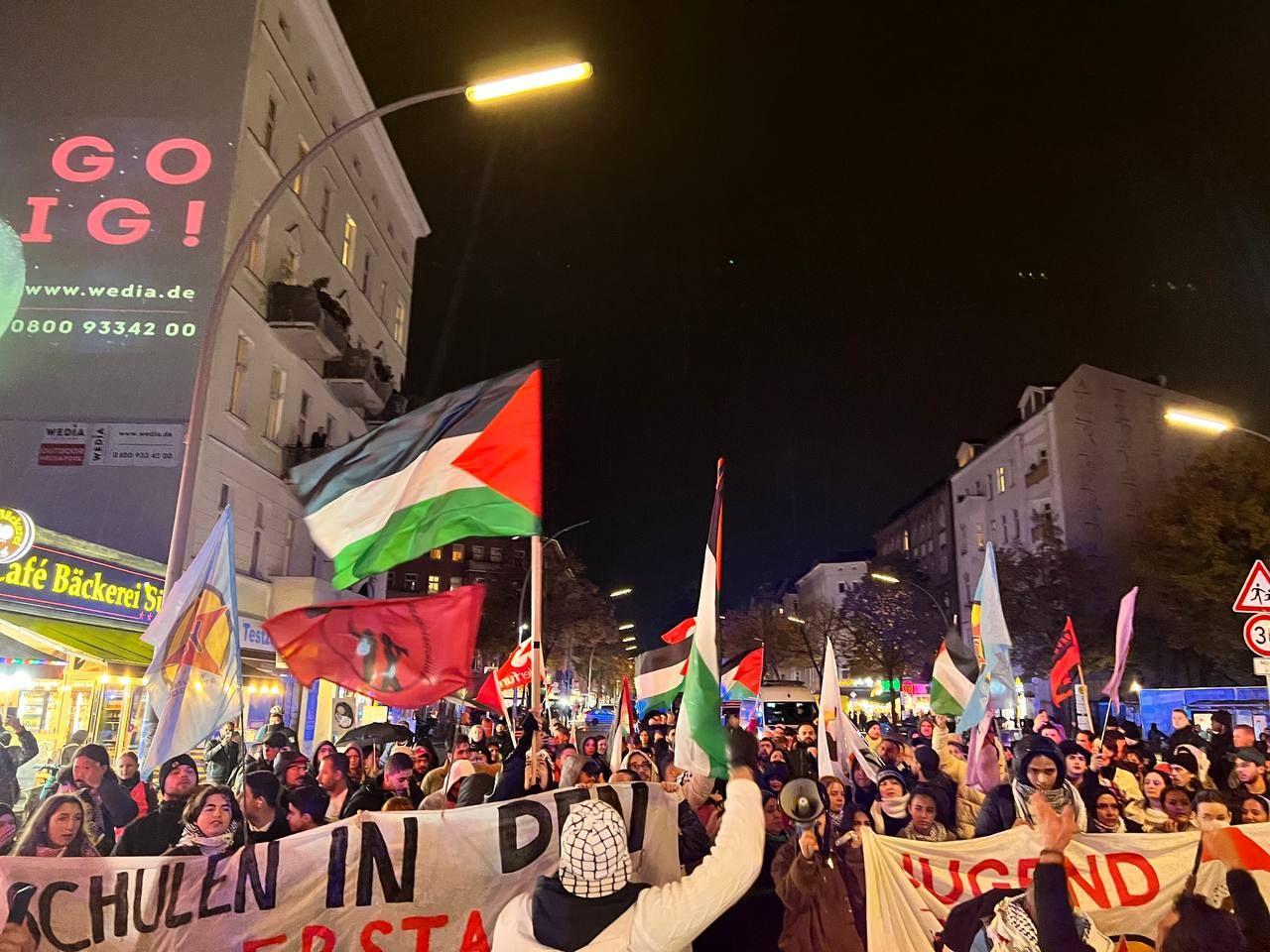 Image - Israel-Hamas-Krieg-Liveticker: Polizei Berlin rüstet sich für Palästina-Großdemos ++ Israel meldet Umzingelung von Gaza-Stadt