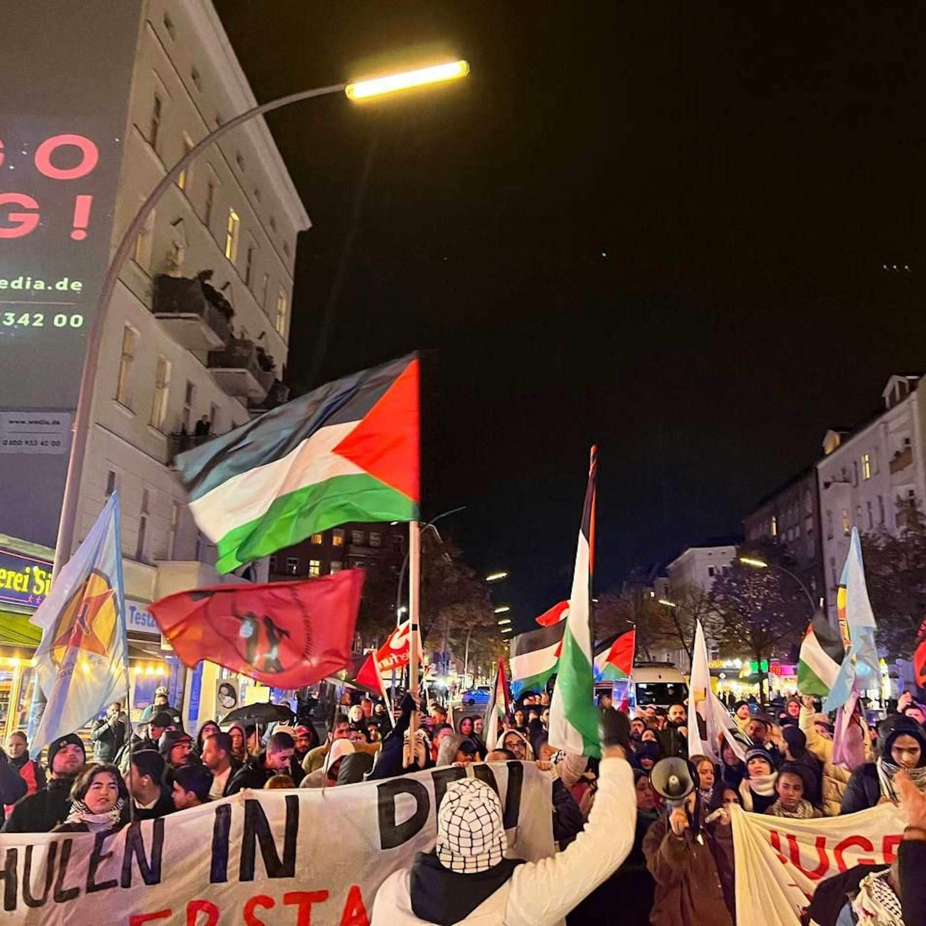 Image - Israel-Hamas-Krieg-Liveticker: Polizei Berlin rüstet sich für Palästina-Großdemos ++ Israel meldet Umzingelung von Gaza-Stadt