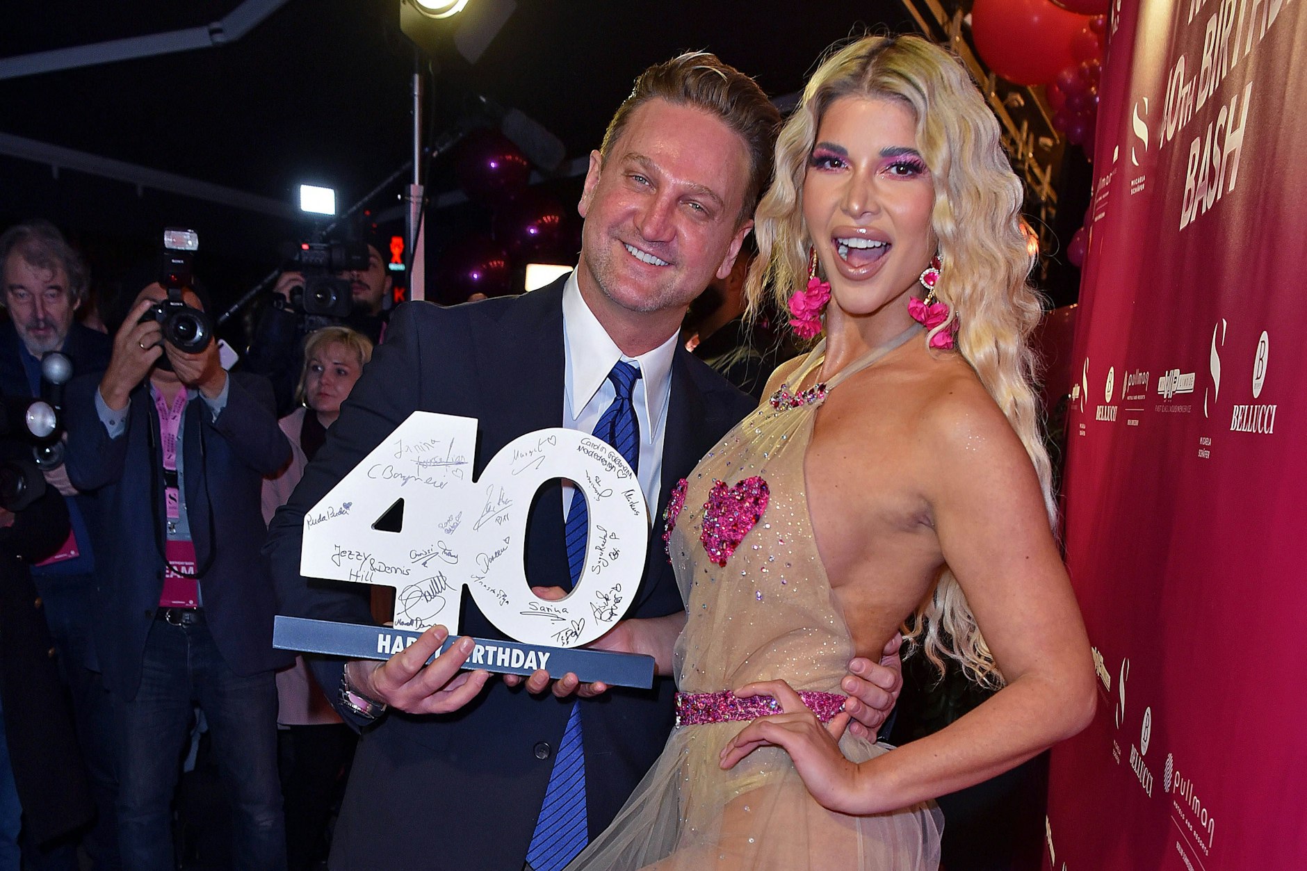 Micaela Schäfer mit ihrem Freund Adriano Hess bei ihrer Geburtstagsparty.