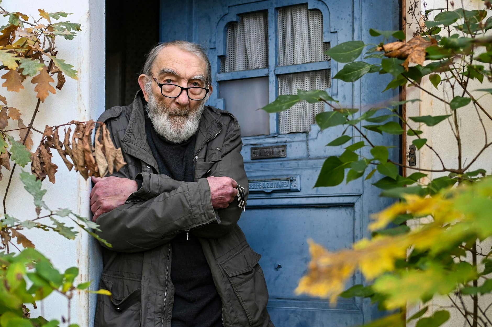 Manfred Moslehner vor seinem Haus, anderthalb Jahre vor seinem Tod