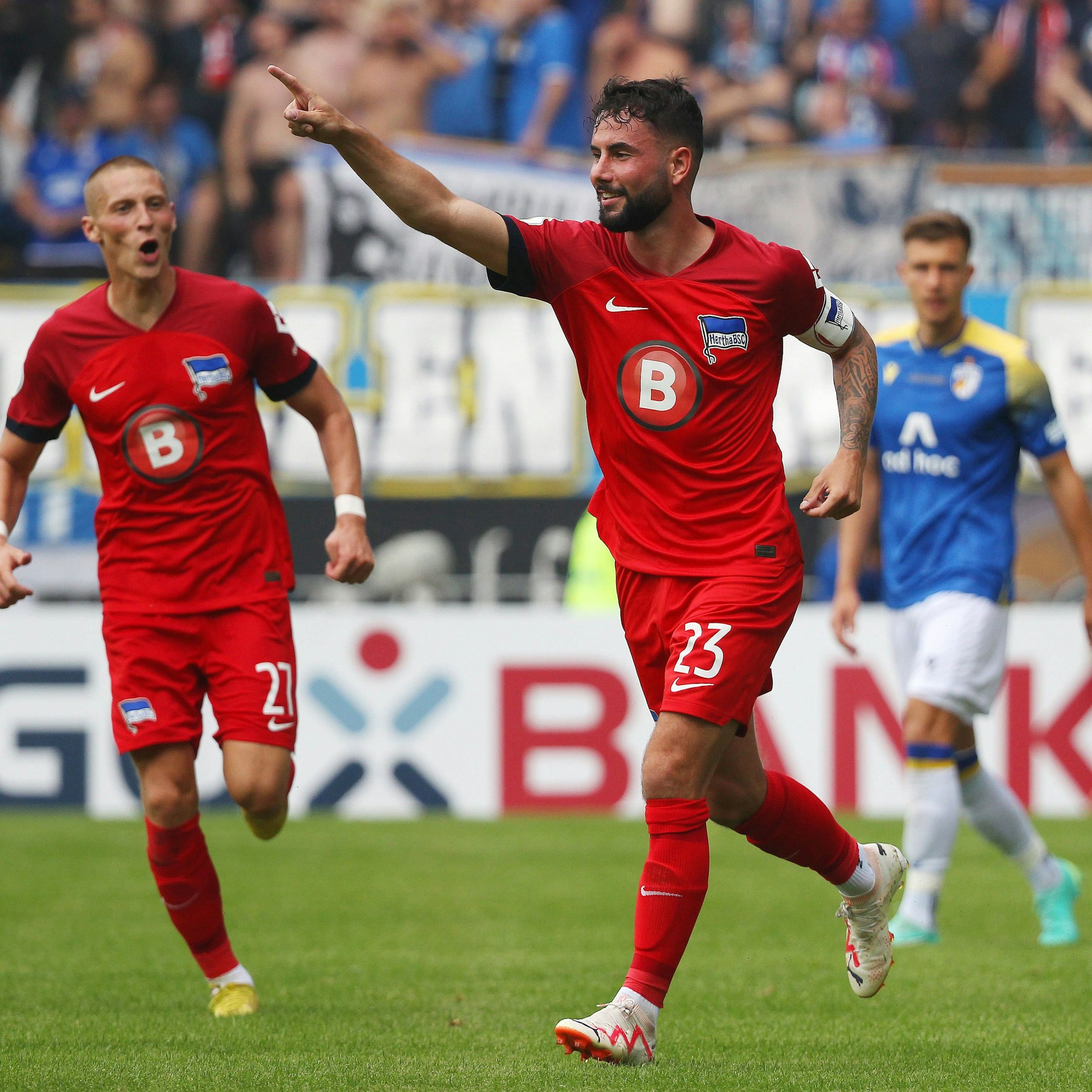 Mit Hertha konnte Marco Richter im Pokal noch jubeln und machte am 12. August beim 5:0 in Jena zwei Tore. Zehn Tage später wechselte er zu Mainz.