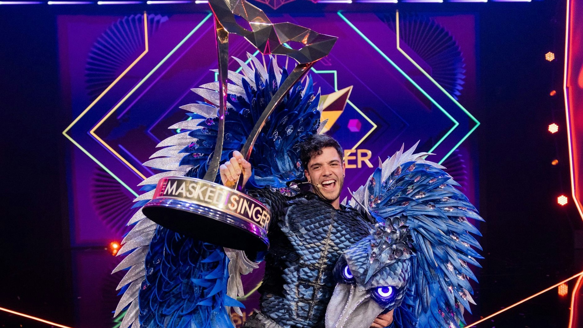 Sänger Luca Hänni gewann die vergangene Staffel von Masked Singer - er steckte im Kostüm des mystischen Schuhschnabel.