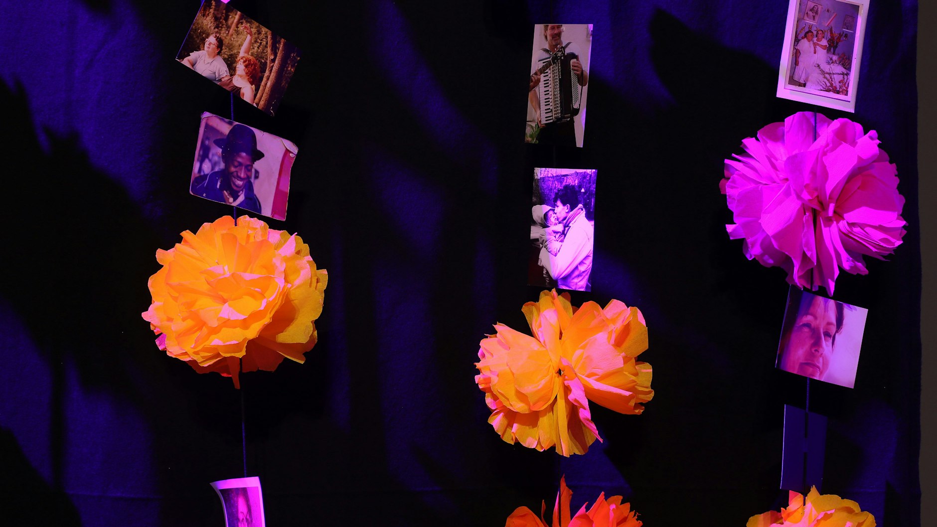 Die Ofrenda zieren auch Bilder der Verstorbenen.
