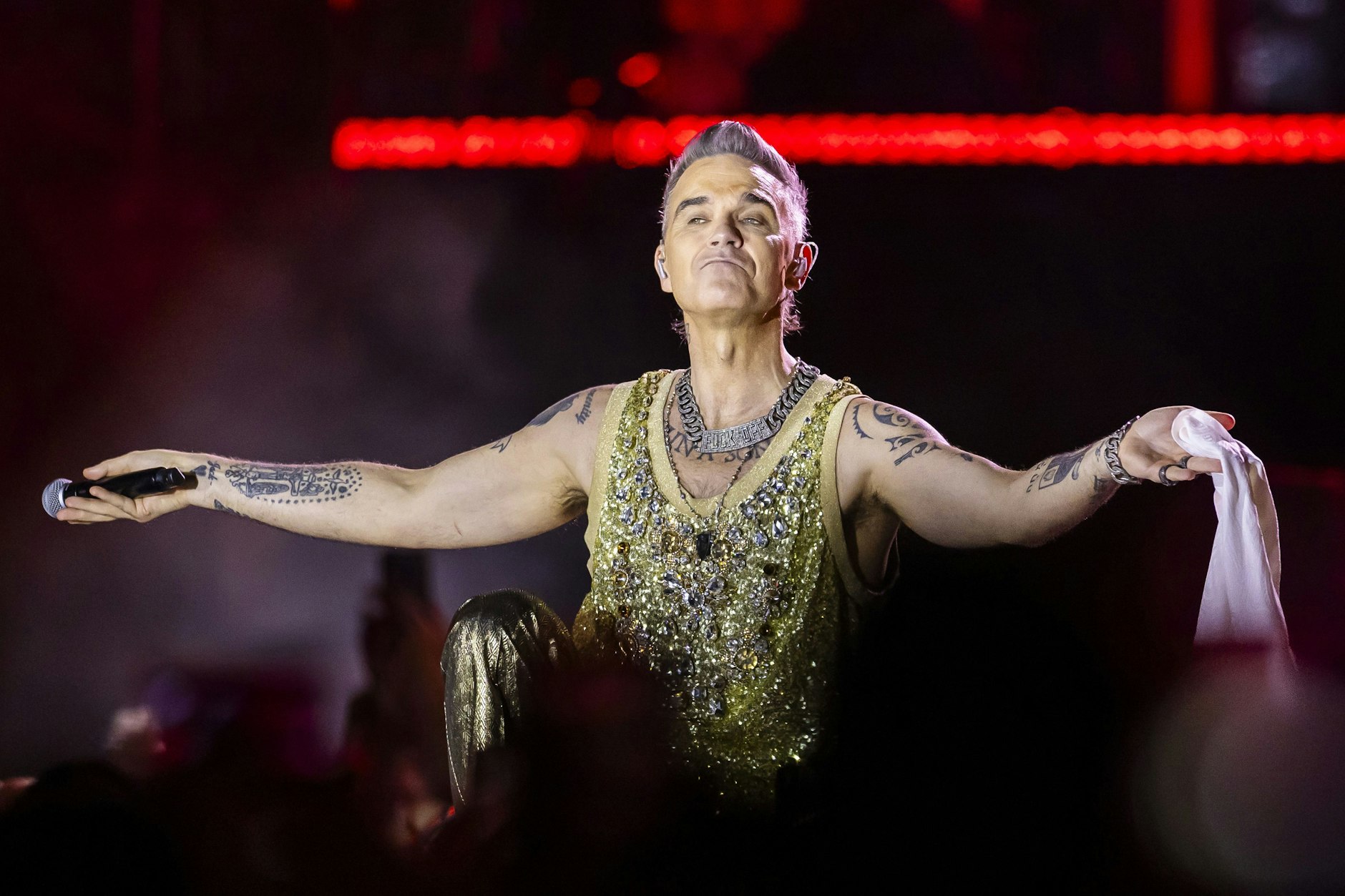 Robbie Williams – hier bei einem Konzert in der Schweiz zu sehen – will nun ein Hotel in Dubai errichten.