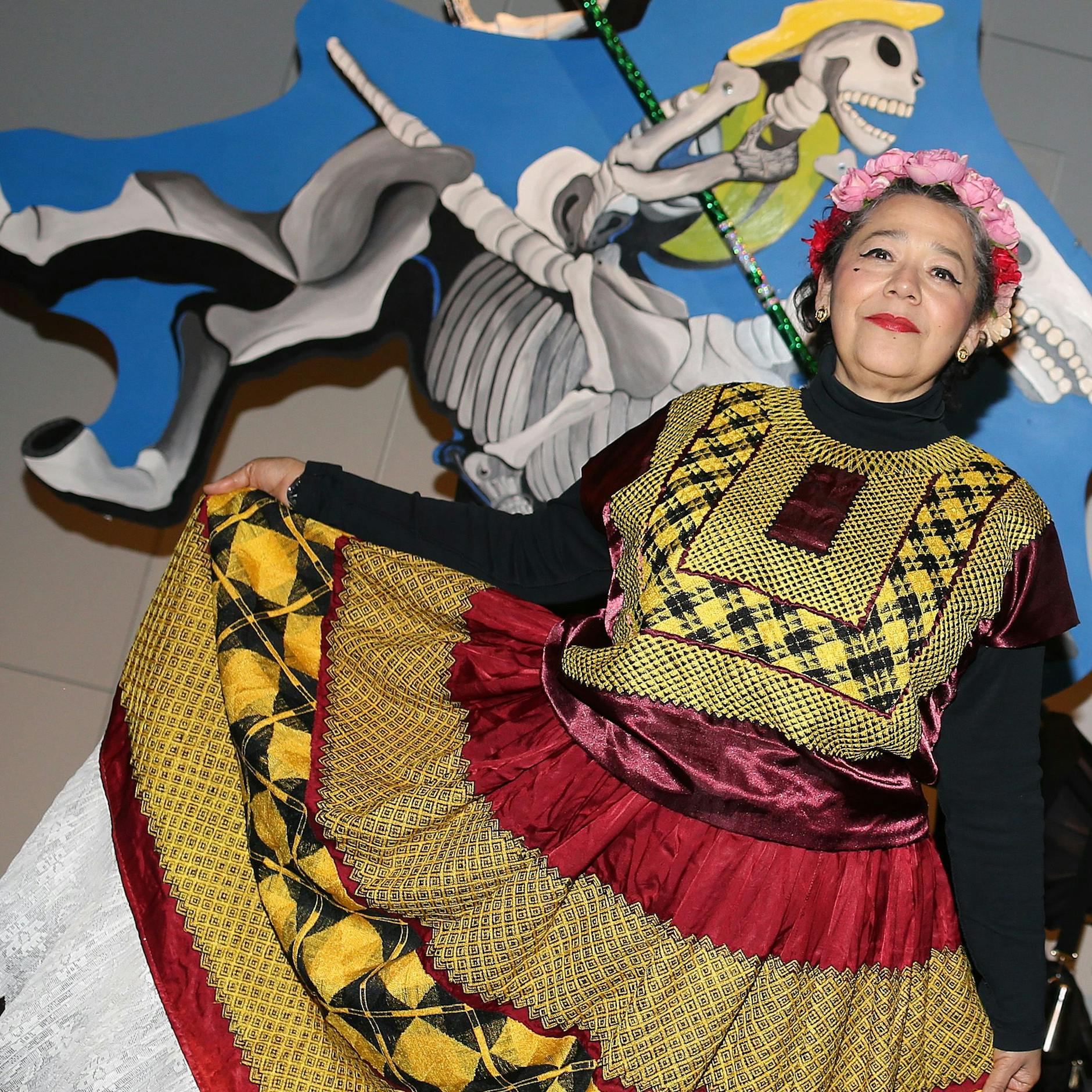 Mexikanerinnen trugen traditionelle Kleider – natürlich kunterbunt!