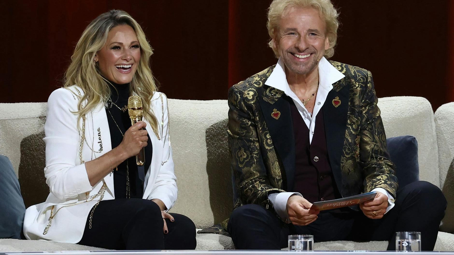 Helene Fischer soll in der letzten Ausgabe von Wetten, dass..? auf der Couch von Thomas Gottschalk sitzen. Ist das der Grund, warum Masked Singer verschoben wird?