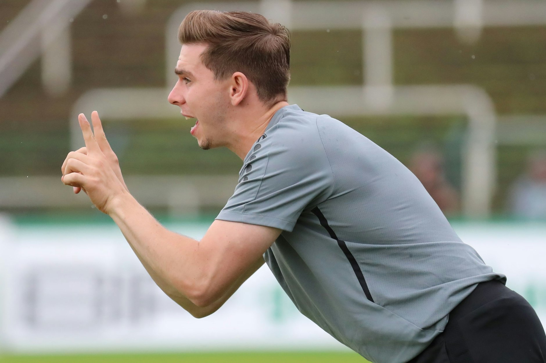 Nils Weiler ist normalerweise&nbsp; Co-Trainer beim BFC Dynamo, wenn er Anweisungen gibt, sieht es aus wie bei einem Chefcoach.